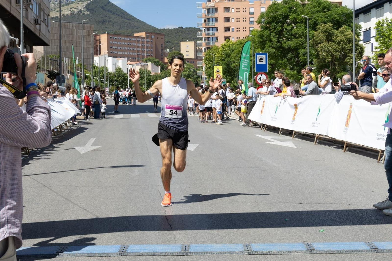 En imágenes: Éxito de participación en la  XXVII Carrera Popular 'Educación por el Deporte'  de Maristas