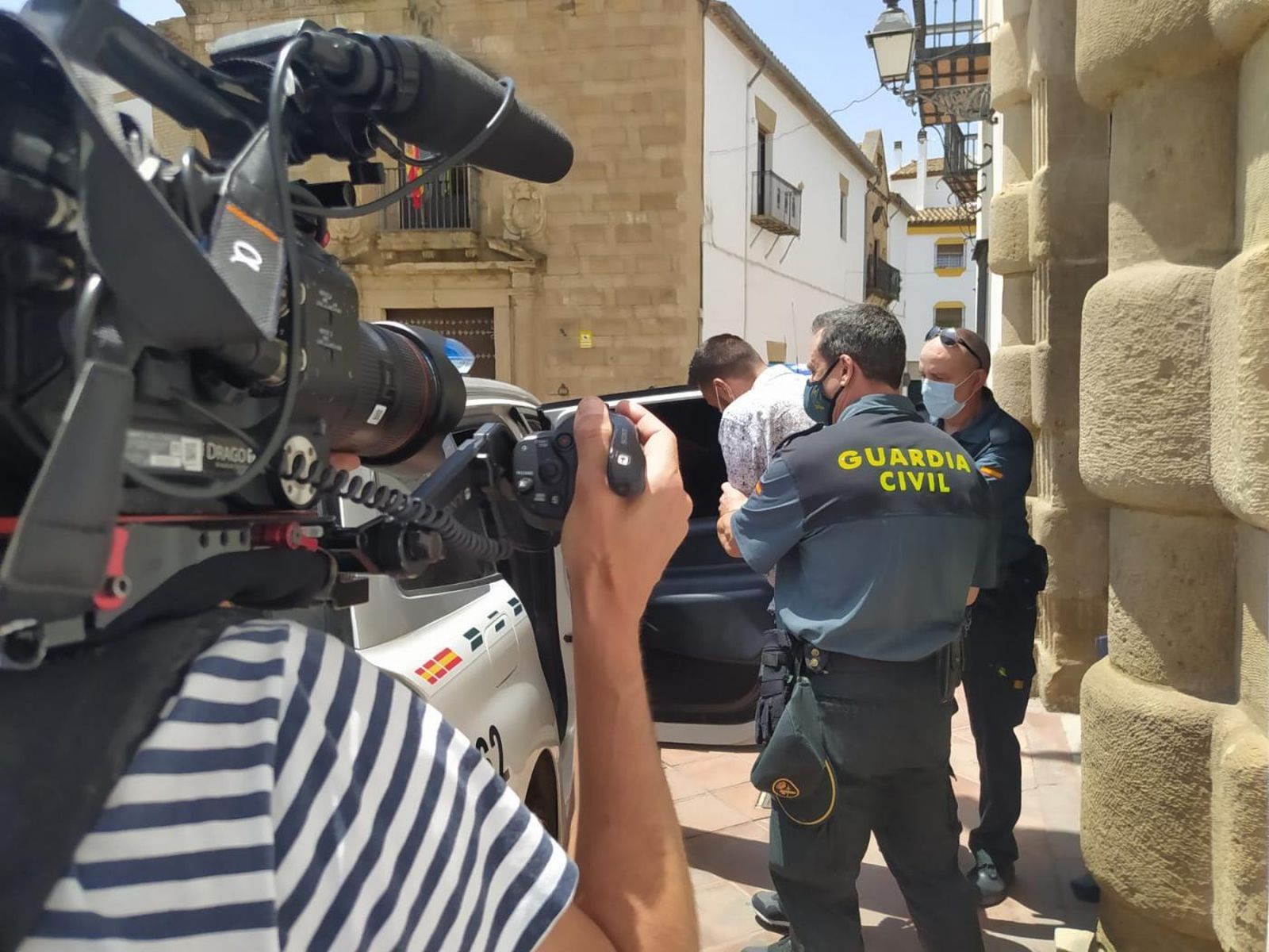 Imagen de la salida del presunto autor del homicidio de Alicia Rodríguez tras su declaración en los juzgados de Andújar.