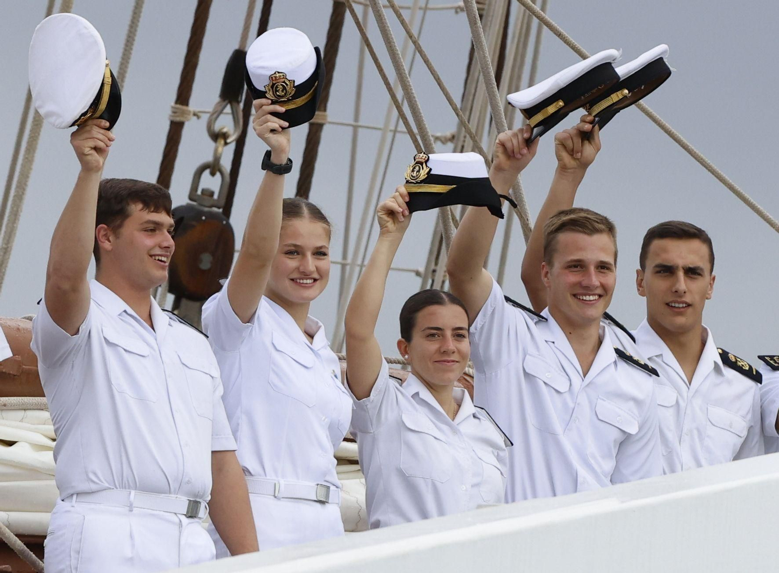 Las imágenes del rencuentro de la reina Letizia y la Princesa Leonor en el atraque del 'Elcano' en Panamá