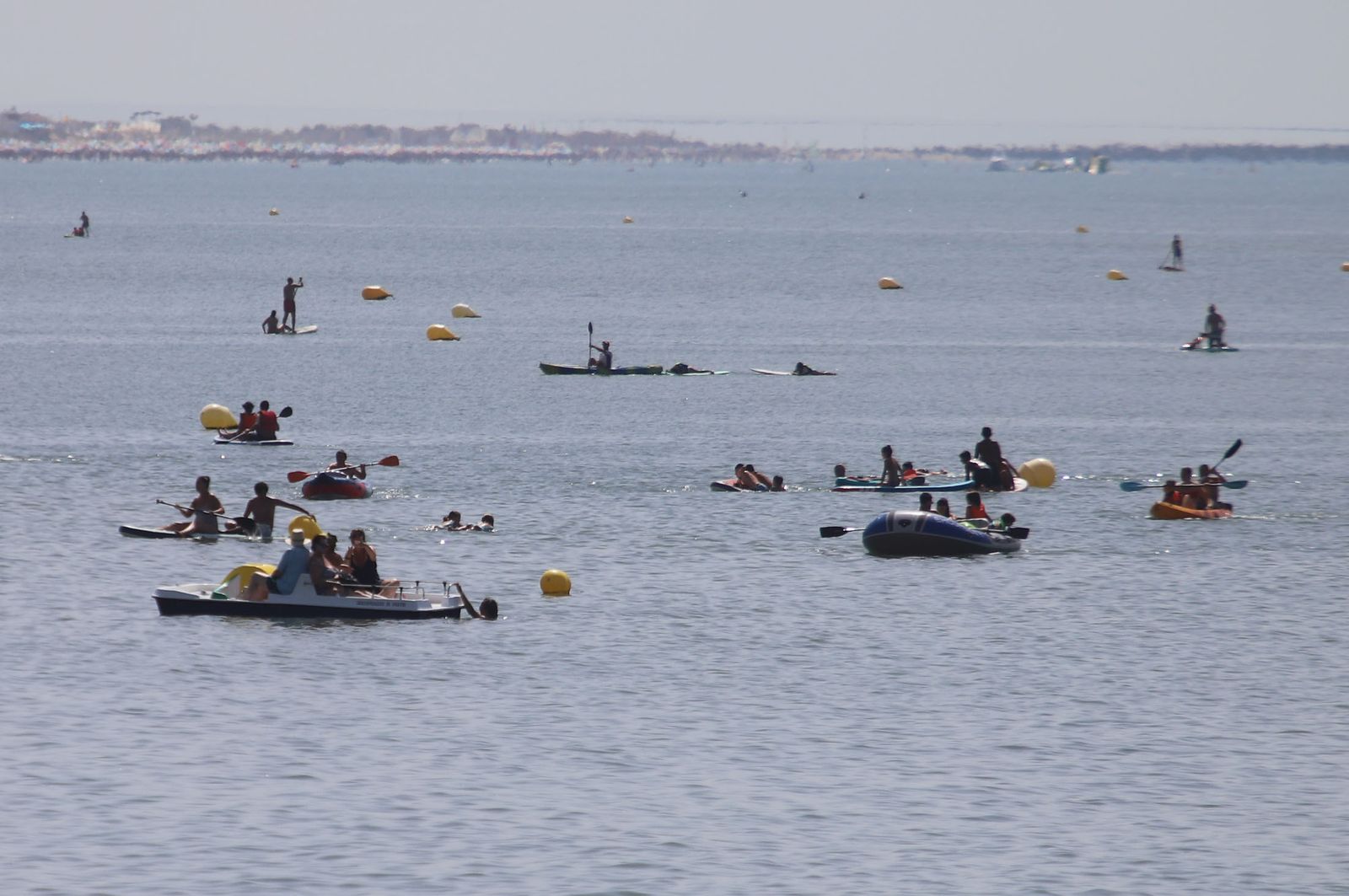 Imágenes del caluroso fin de semana en las playas de Huelva