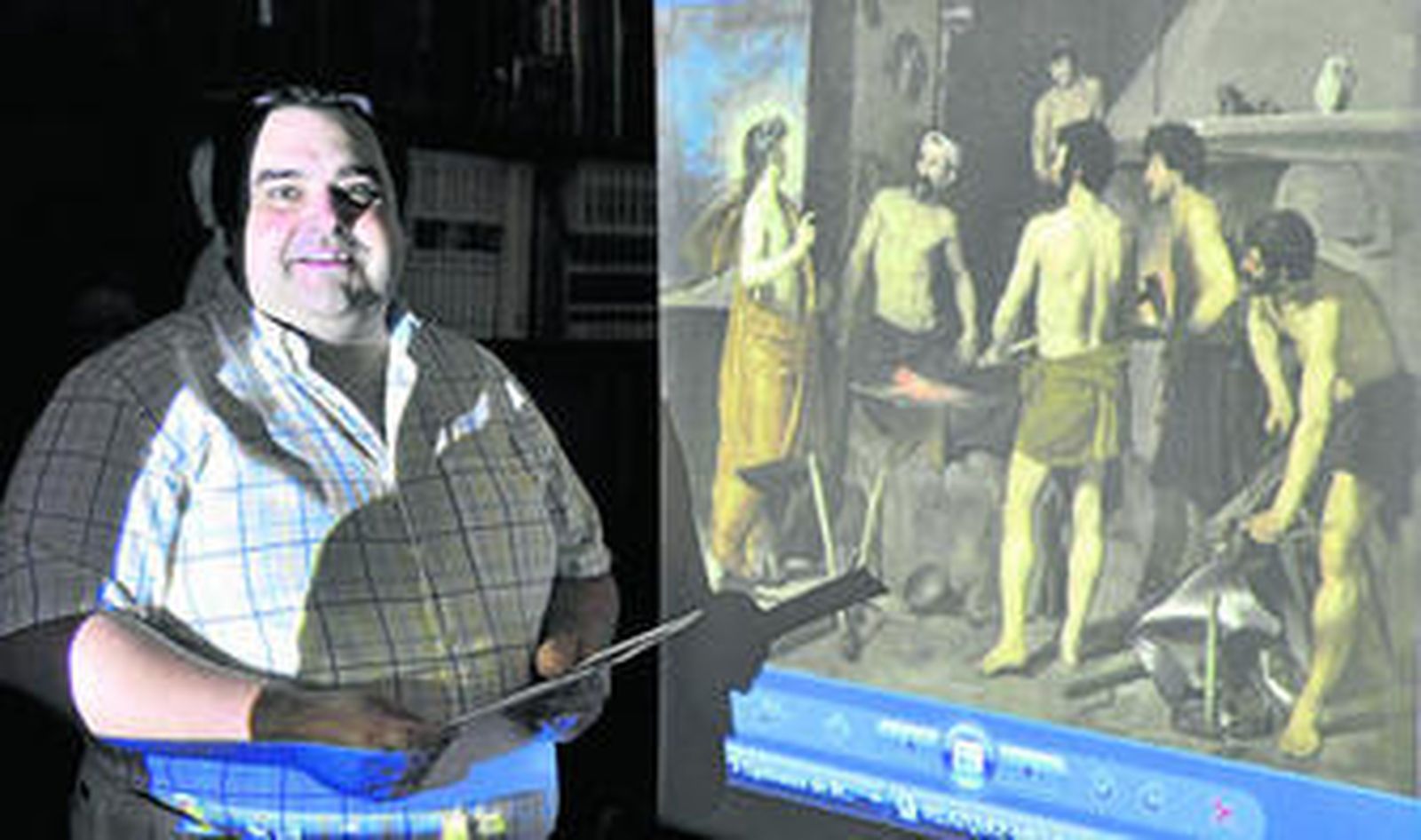 Jesús Méndez Lastrucci ante una representación de 'La fragua de Vulcano'.