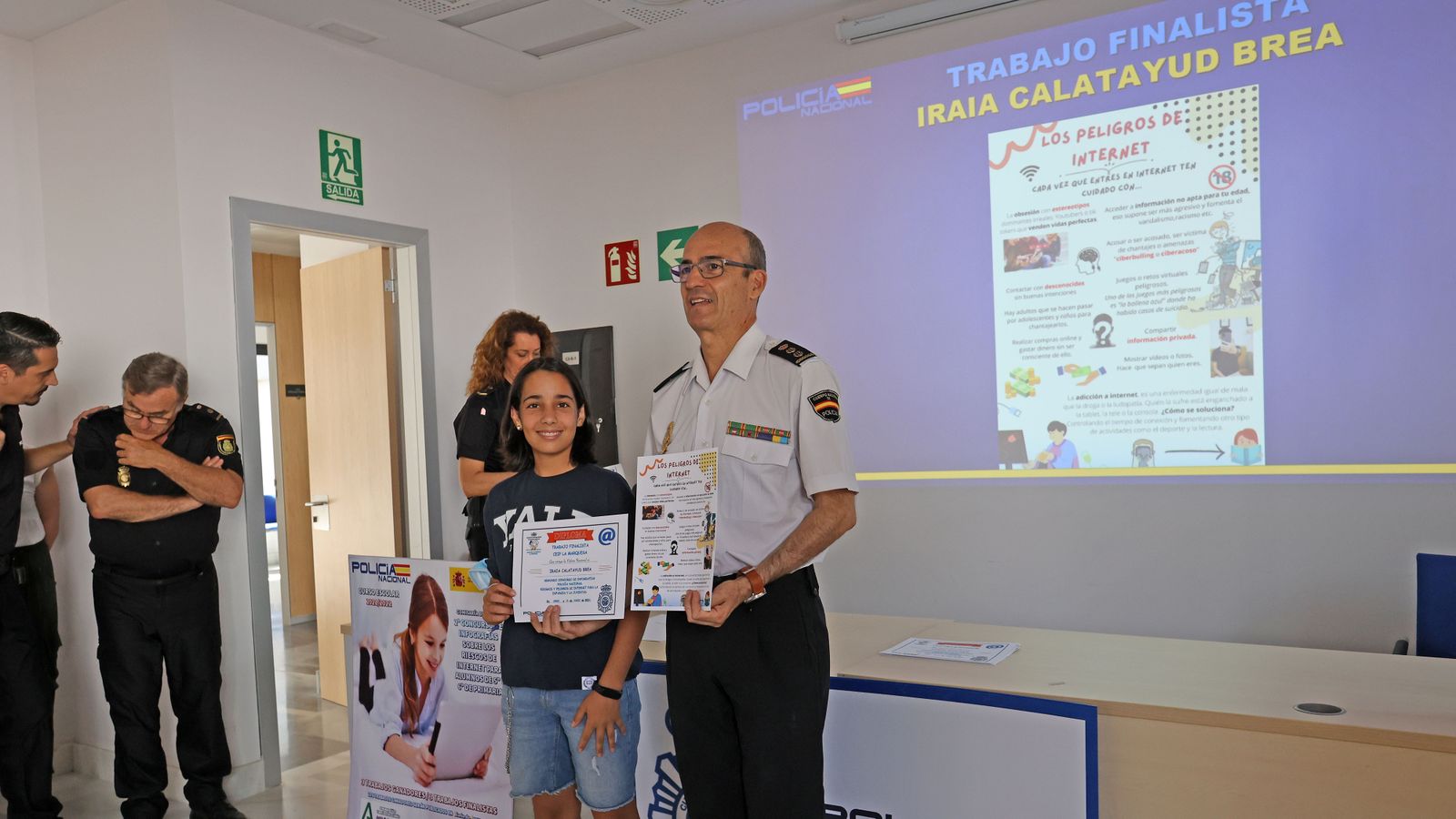 Premios del 2º concurso de infografías sobre los riesgos de internet para alumnos de 5º y 6º de primaria