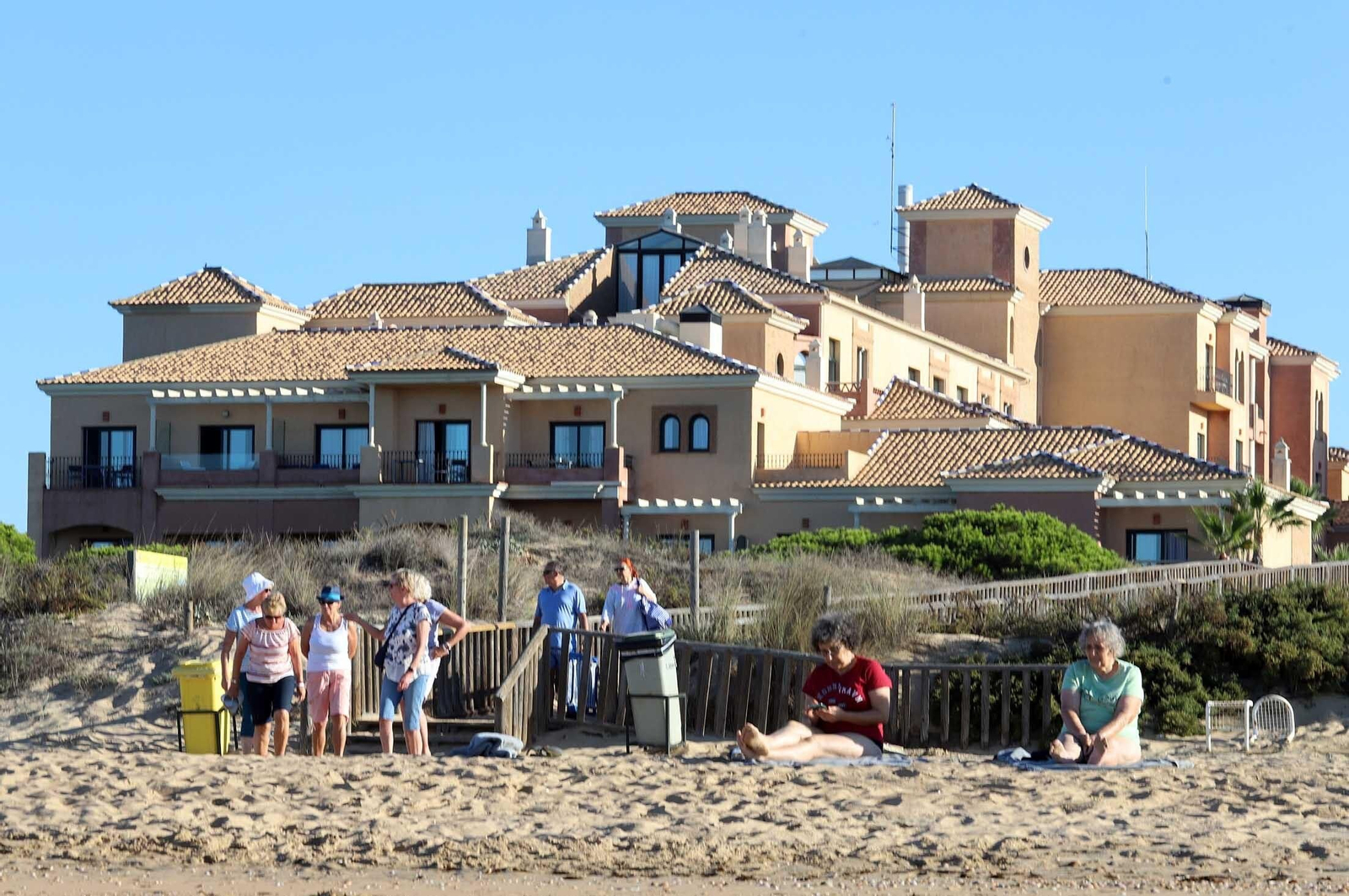 Turistas en la playa de Punta Umbría. Turistas en la playa de Punta Umbría.