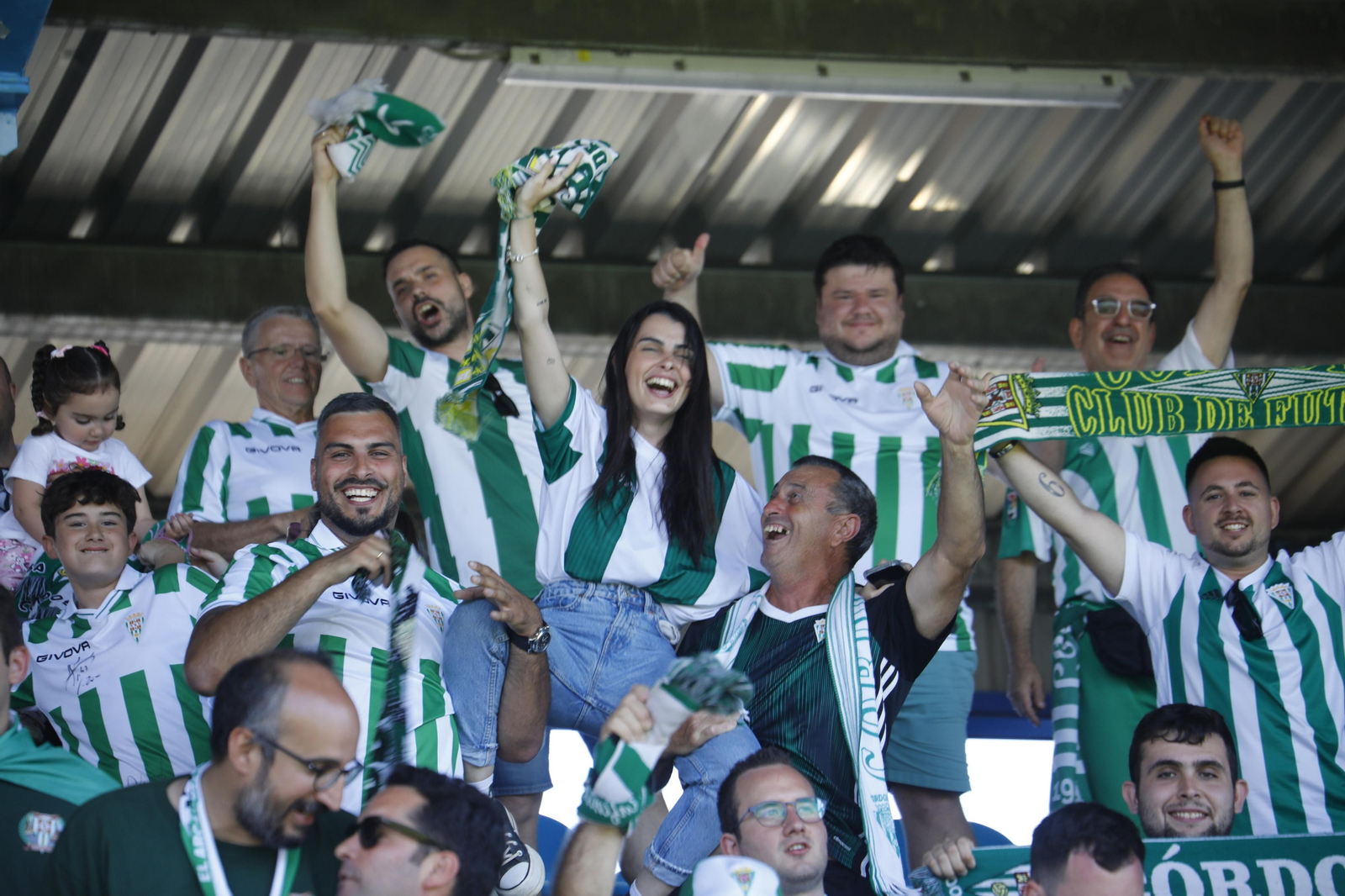 Las mejores fotos de la afición del Córdoba CF en el partido ante la Ponferradina en El Toralín Las mejores fotos de la afición del Córdoba CF en el partido ante la Ponferradina en El Toralín