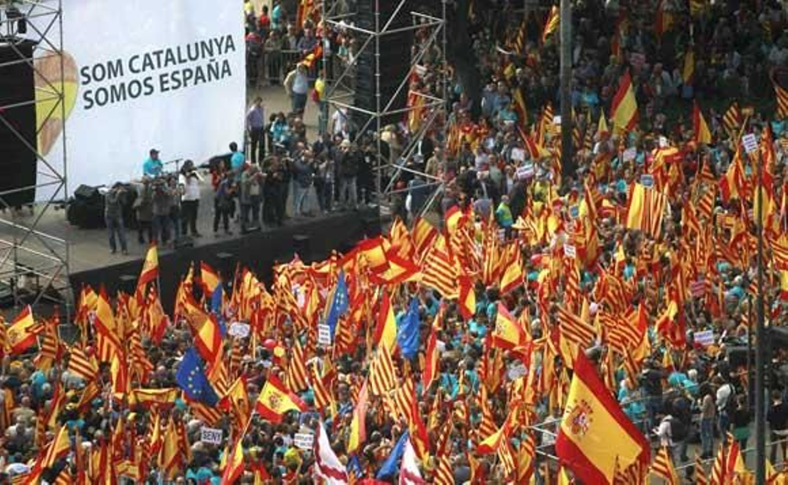 Multitudinaria manifestación en Barcelona en favor de la unidad de España