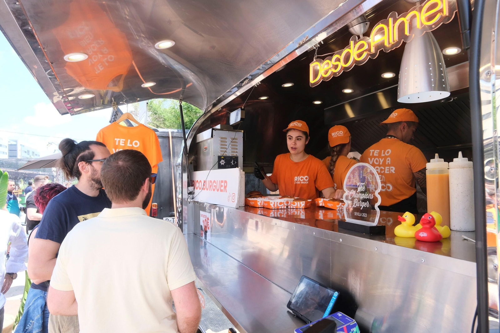 The Champions Burger vuelve a llenar El Vial de Córdoba en su primera jornada de tarde, en imágenes