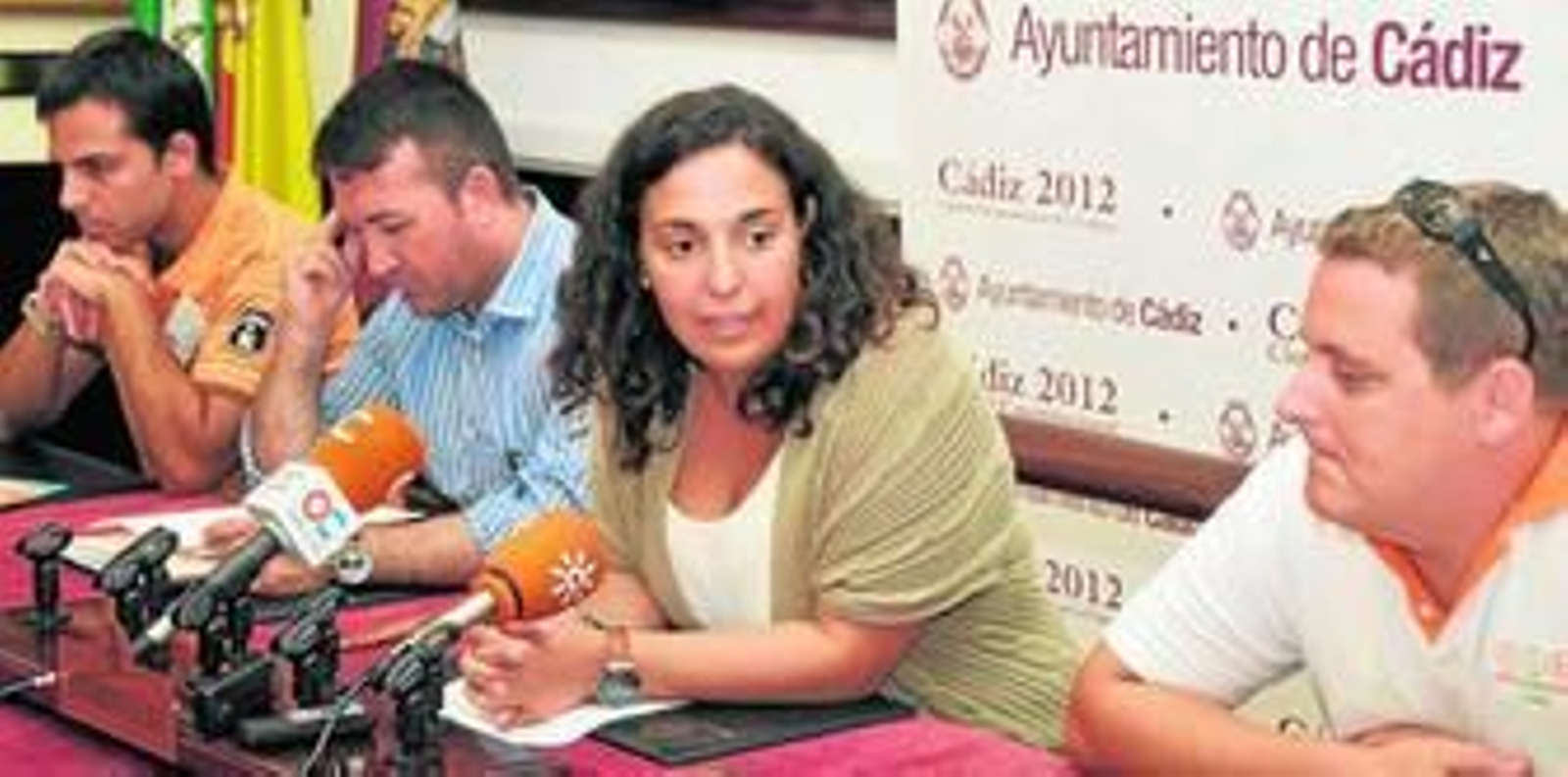El acto de presentación del festival ayer en el Ayuntamiento con la concejala de Juventud, Carmen Sánchez, y los miembros de la organización.