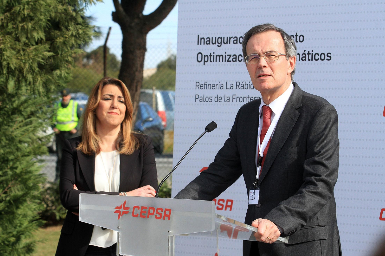 La presidenta de la Junta de Andalucía, Susana Díaz, y el consejero delegado de Cepsa, Pedro Miró, inauguran el proyecto 'Optimización de Aromáticos' de Cepsa, en imágenes