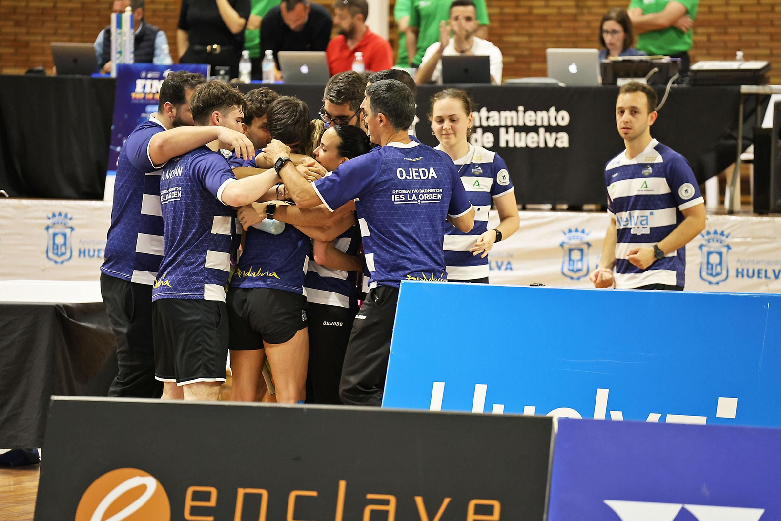 Imágenes de la final de liga de bádminton entre el IES La Orden y La RInconada