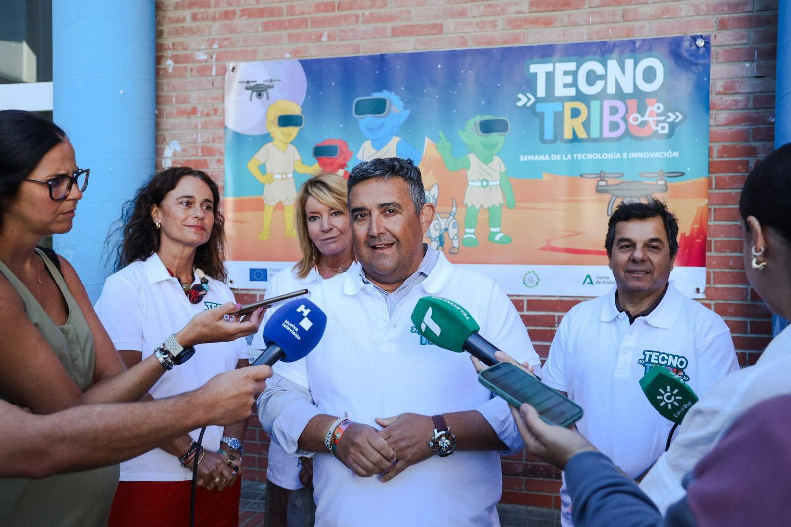 Imágenes del primer campamento Tecnotribu, en el Polideportivo Municipal Diego Lobato