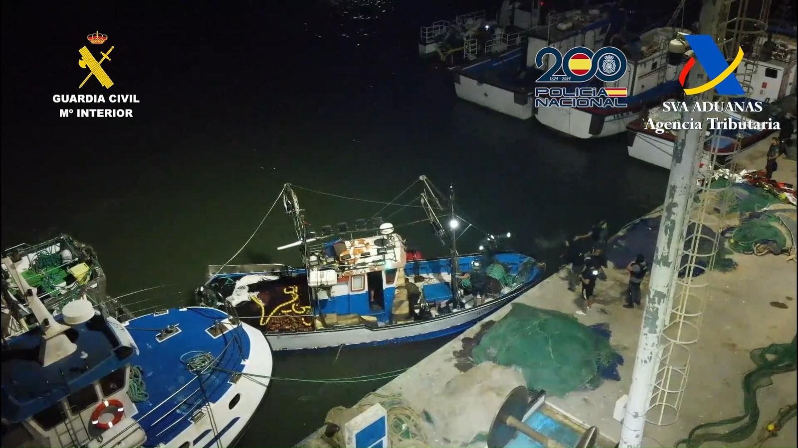 La espectacular operación para detener a dos personas con casi dos toneladas de hachís en un barco frente a Isla Cristina