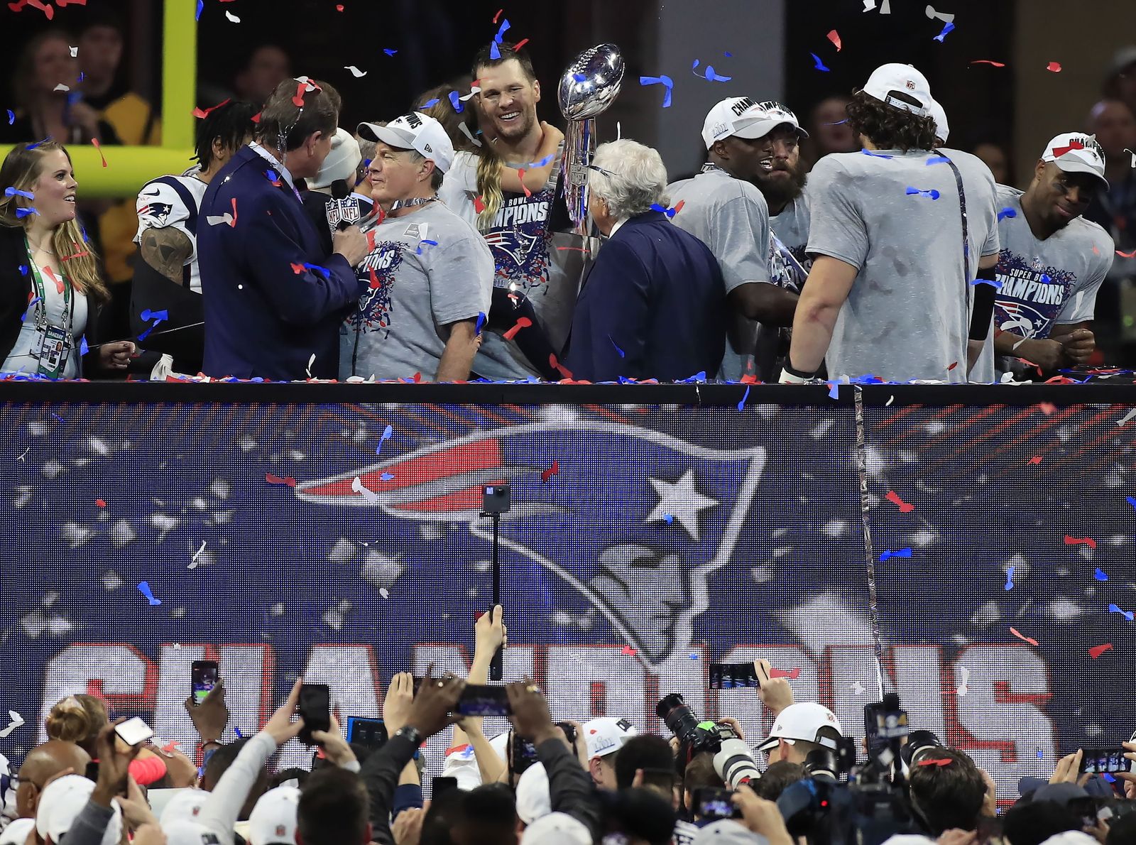 Los Patriots celebran el título
