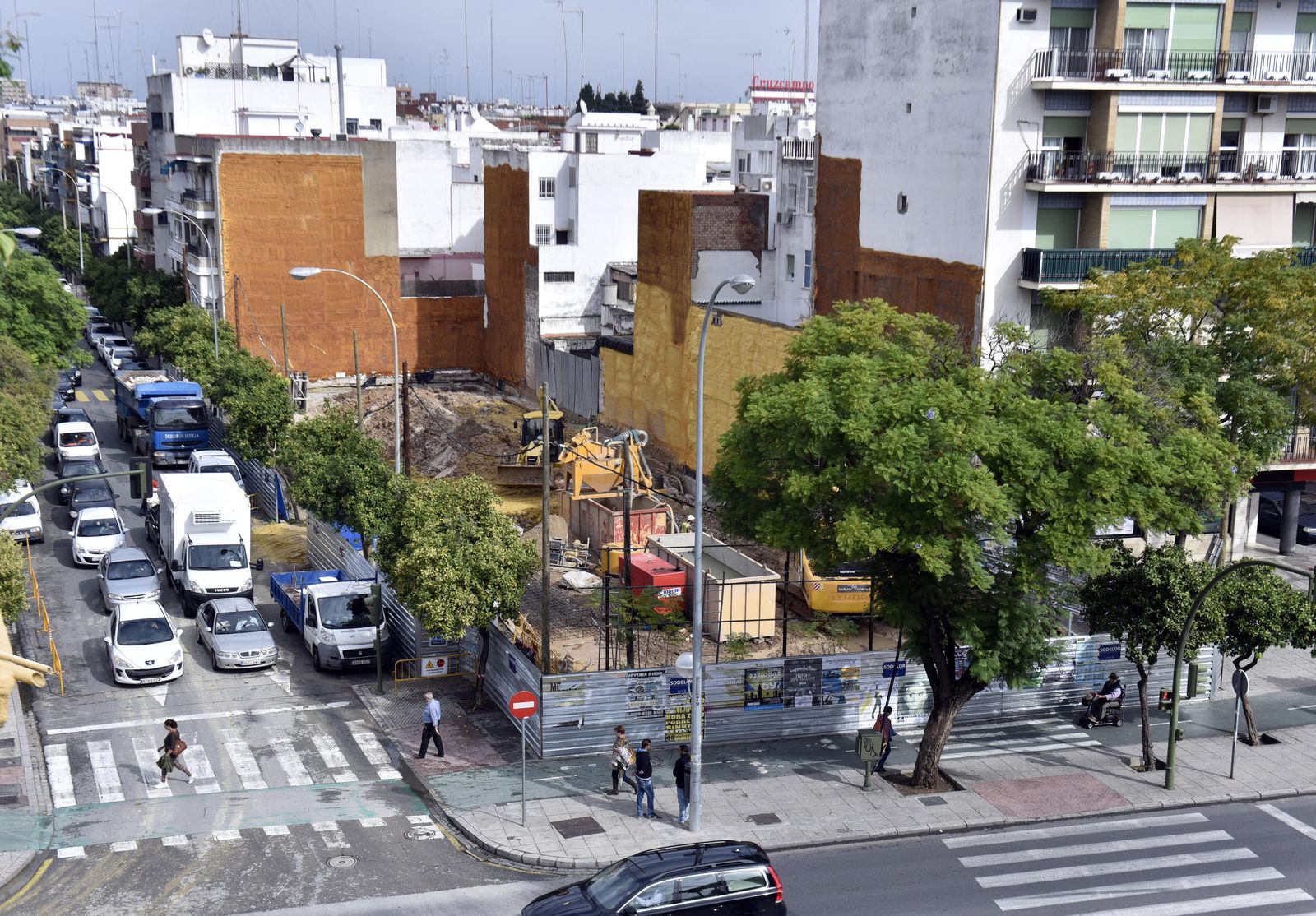 Vista aérea del solar donde se levanta la promoción inmobiliaria tras el derribo de varias edificaciones.