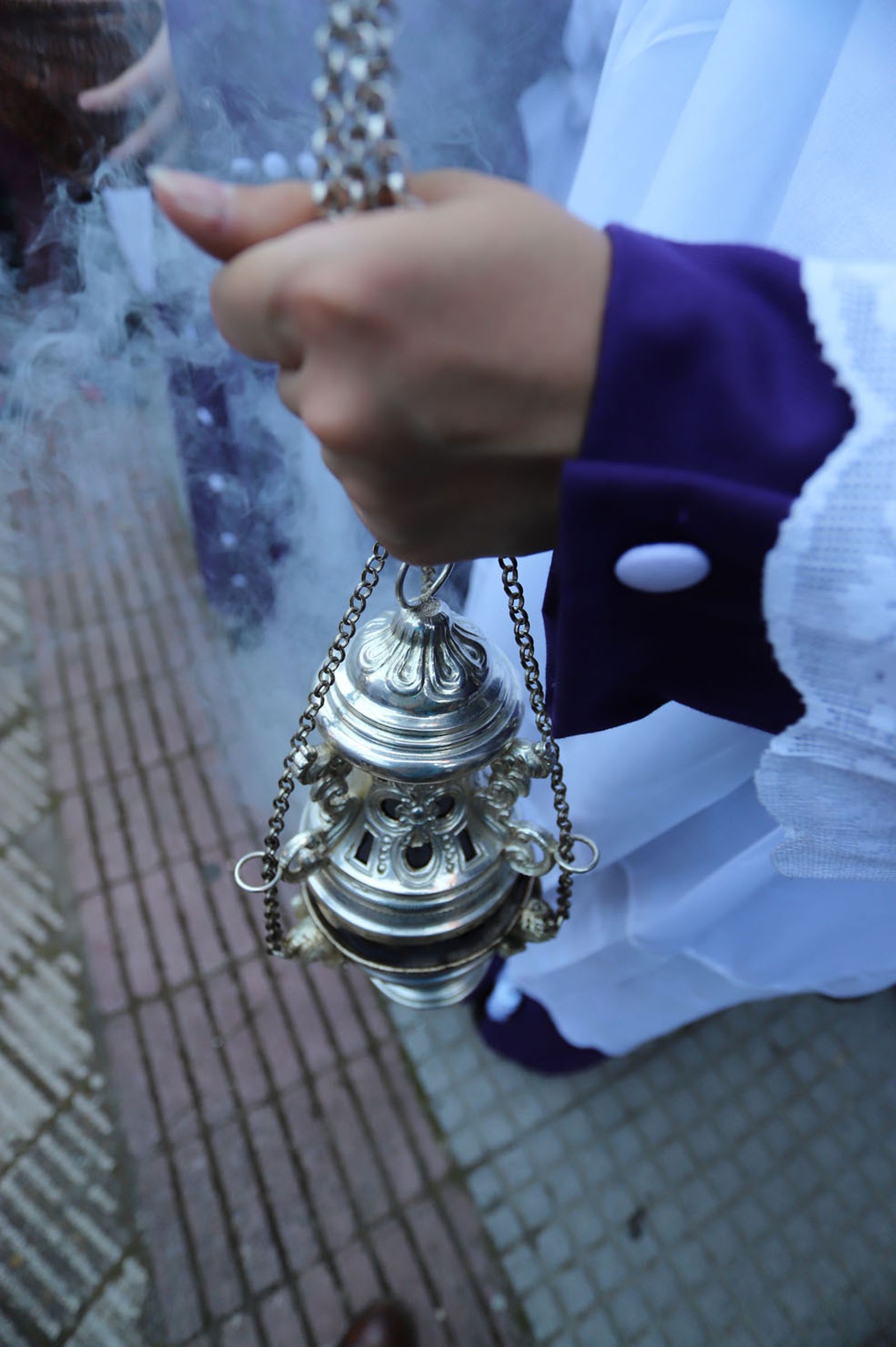 Imágenes del recorrido de la Hermandad del Cristo Cautivo de Huelva