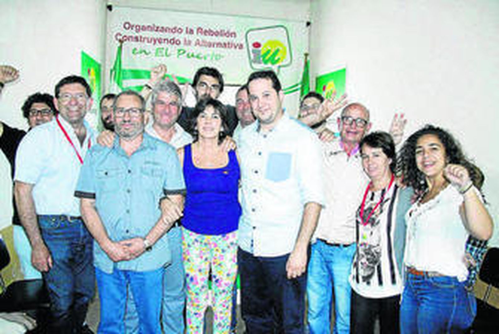 Antonio Fernández, junto a sus compañeros de IU.