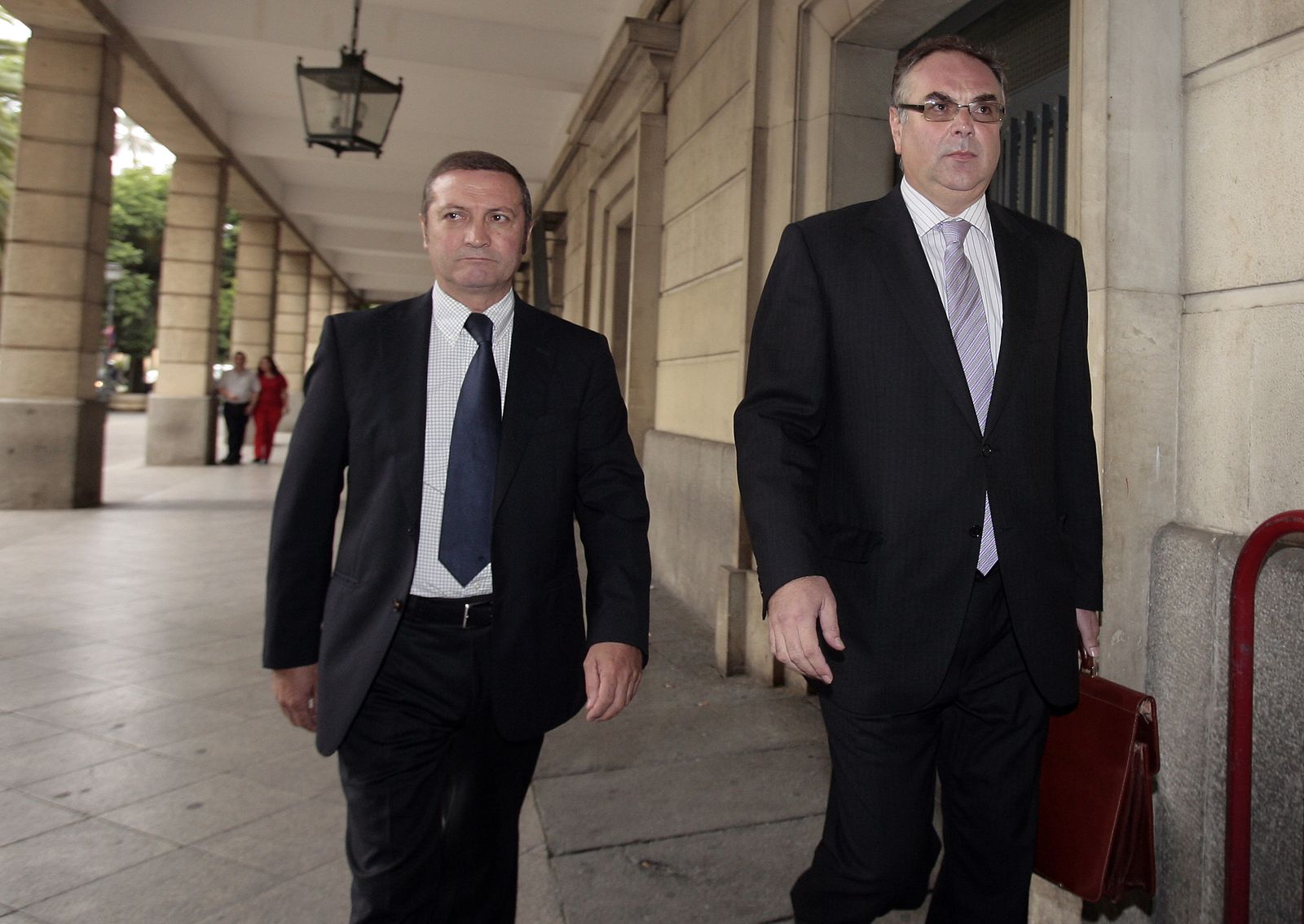 El ex diputado autonómico Ramón Díaz Alcaraz, a la izquierda, con su abogado.