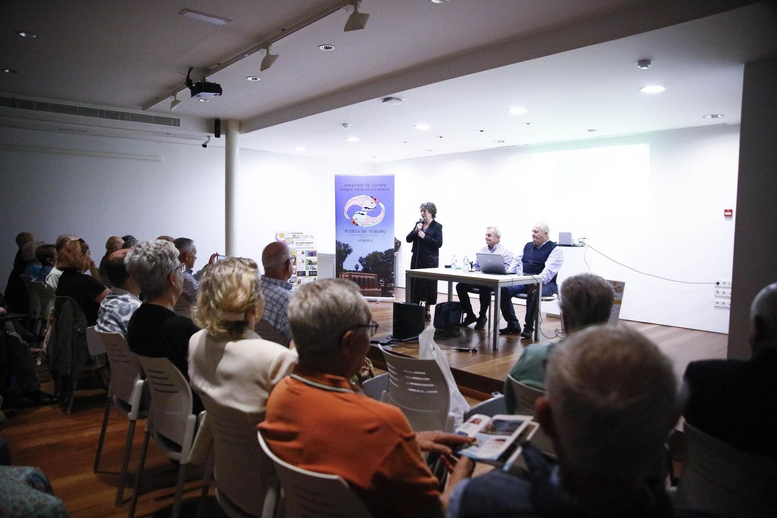 Las imágenes de las jornadas por la "XIX Semana Cultural" con Antonio Andrés en Almería