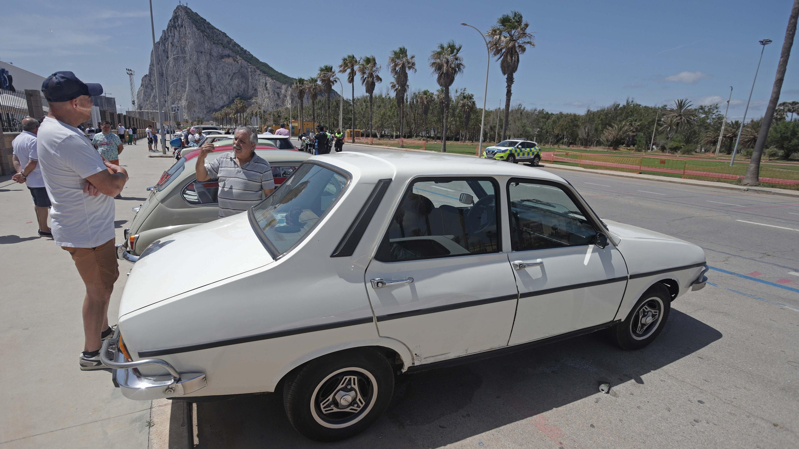 Fotos de la concentración de coches clásicos en La Línea