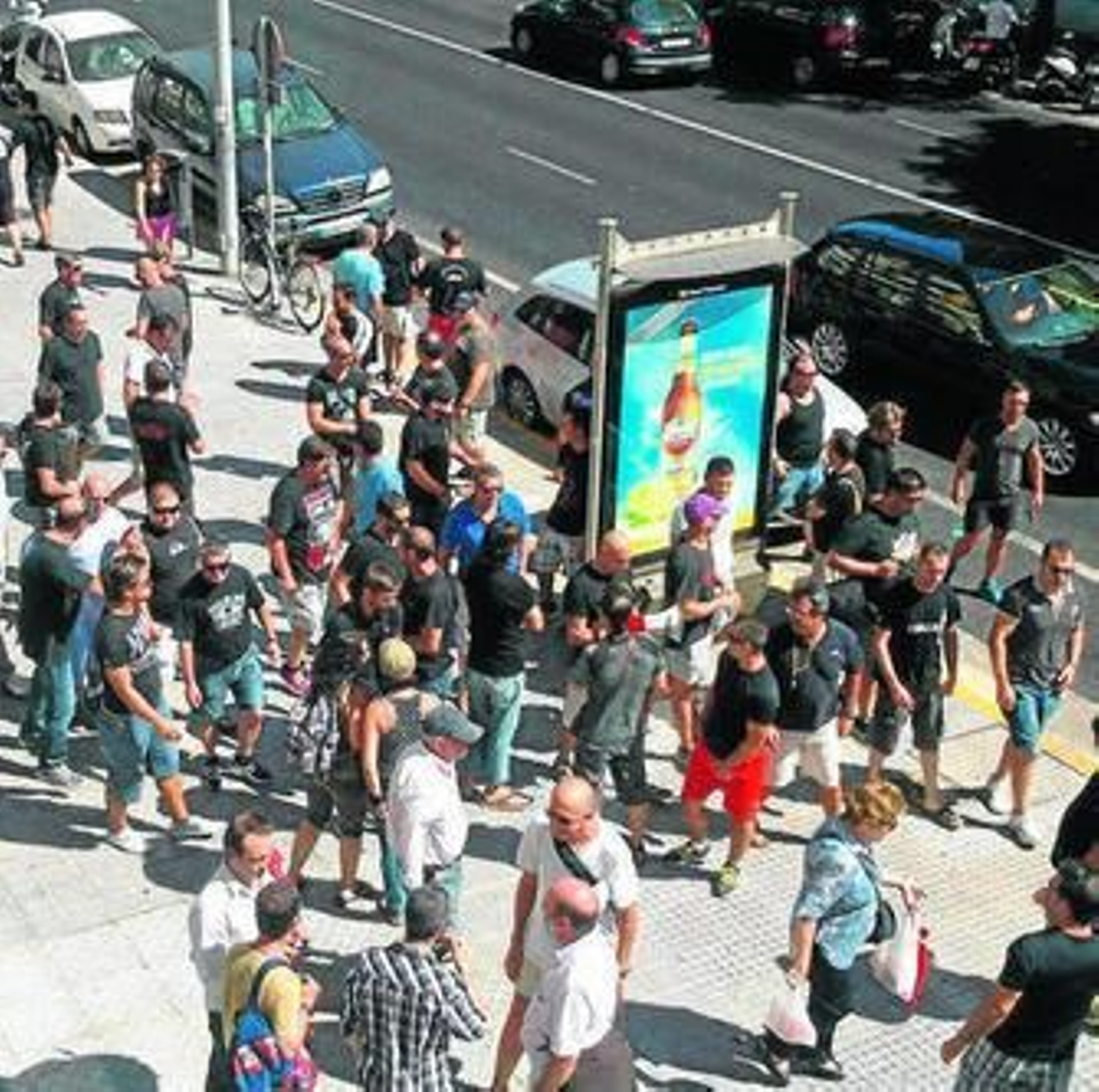 Un grupo de simpatizantes de Karlos Puest, en Comisaría en 2013.