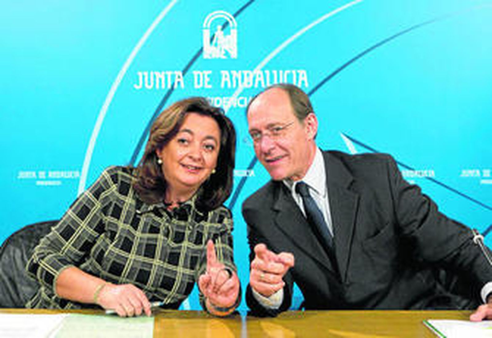 Mar Moreno y José Juan Díaz Trillo, ayer en la rueda de prensa tras el Consejo de Gobierno.