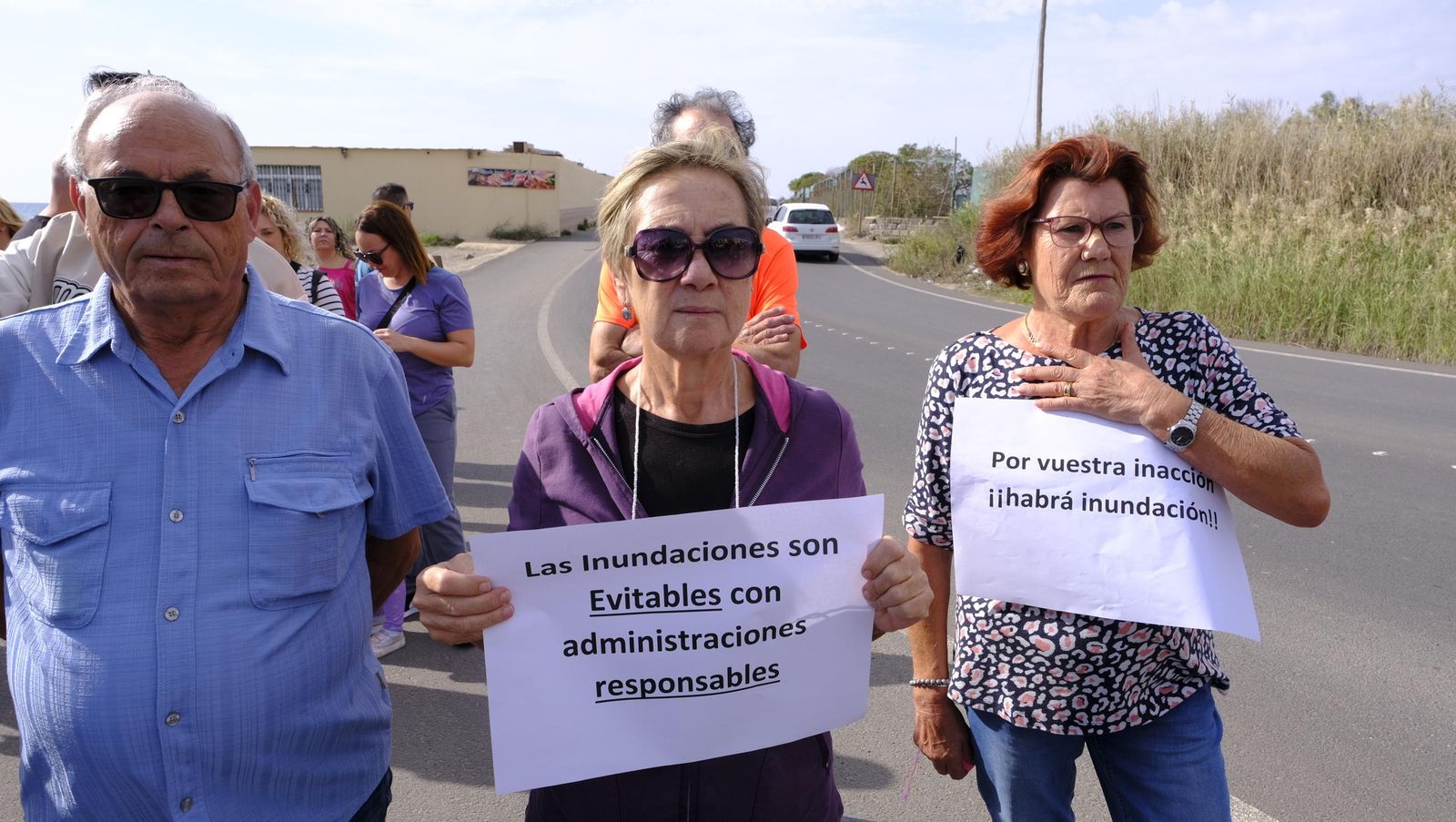 Los vecinos de Costacabana se manifiestan por el arreglo de su rambla, en imágenes