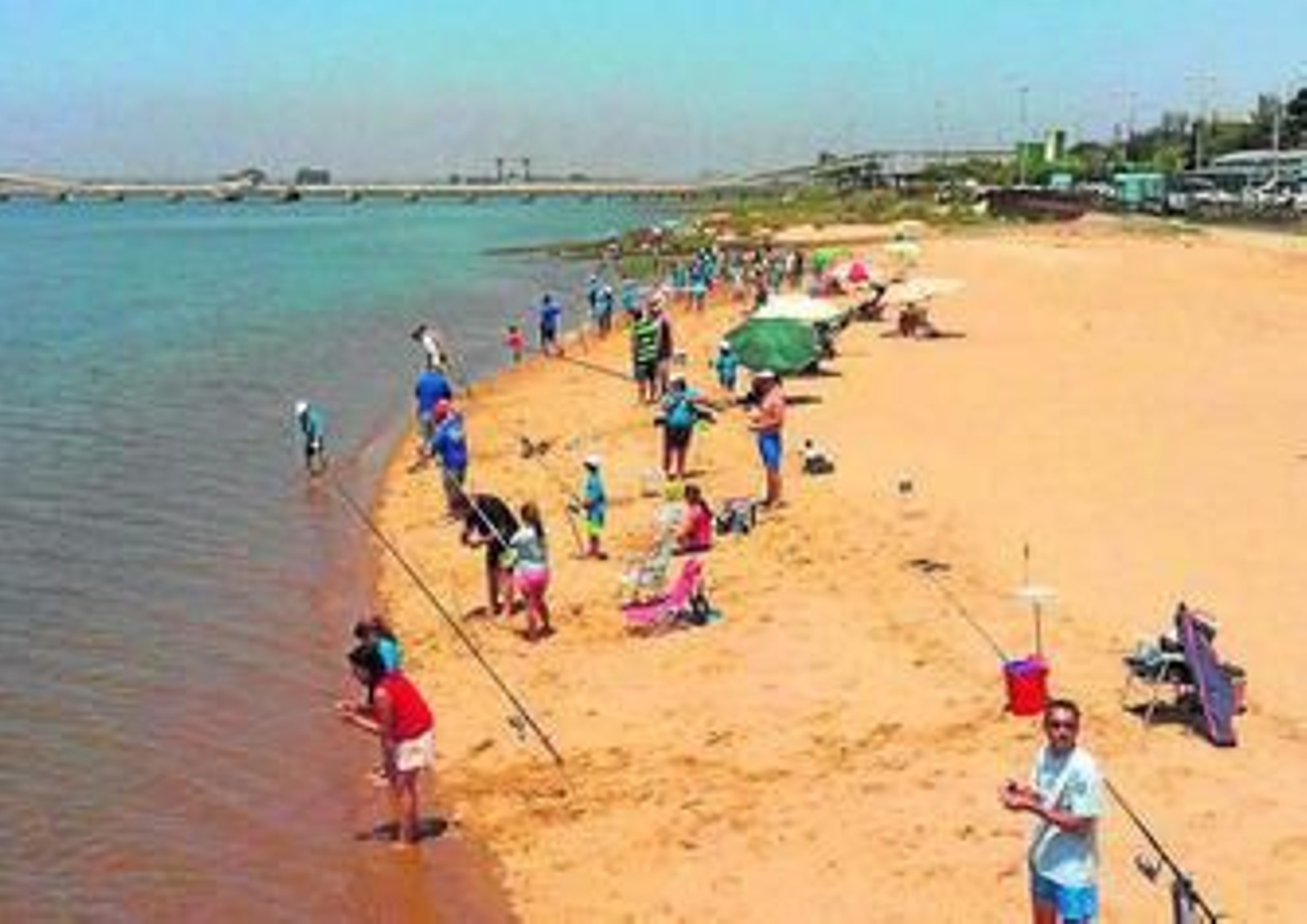 La jornada de pesca tuvo lugar en las aguas limítrofes al club marítimo. La jornada de pesca tuvo lugar en las aguas limítrofes al club marítimo.