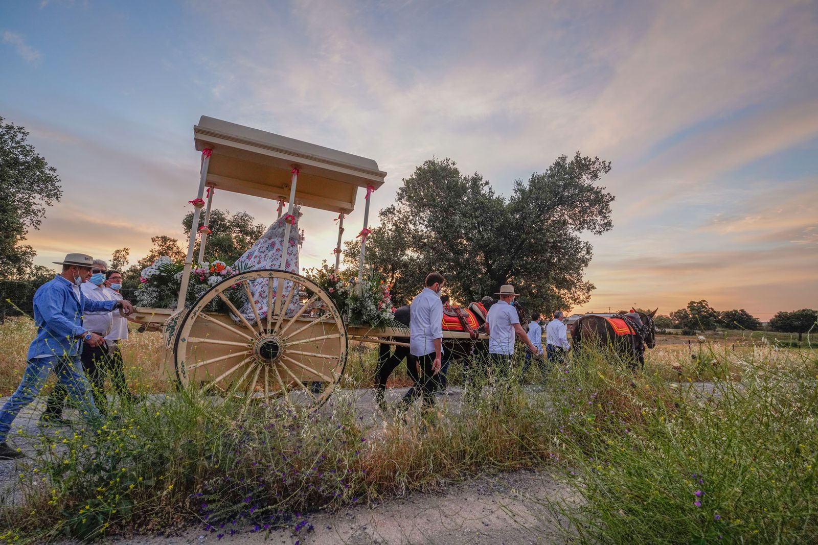 La llevada de la Virgen de Luna al santuario de La Jara, en fotografías