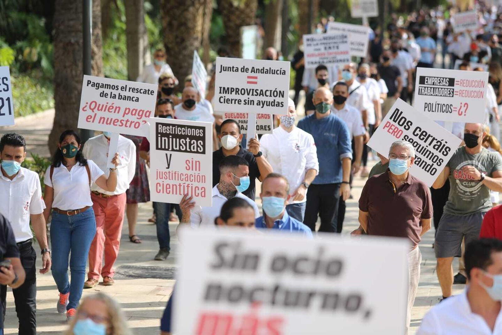 Fotos: Los hosteleros de Málaga alzan la voz para exigir un plan de rescate