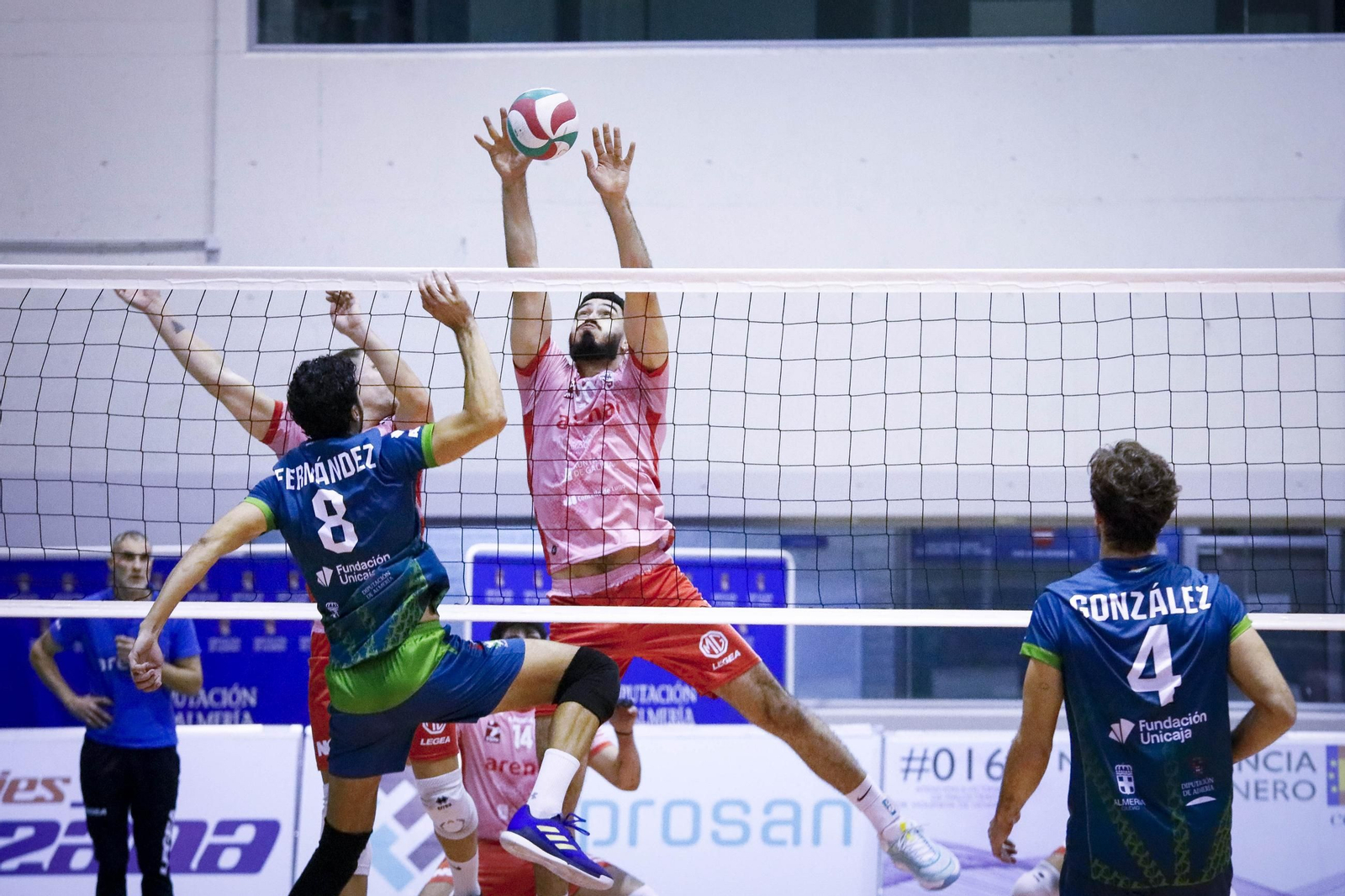 Unicaja Costa de Almería-Arenal Emeve de la Superliga, en imágenes