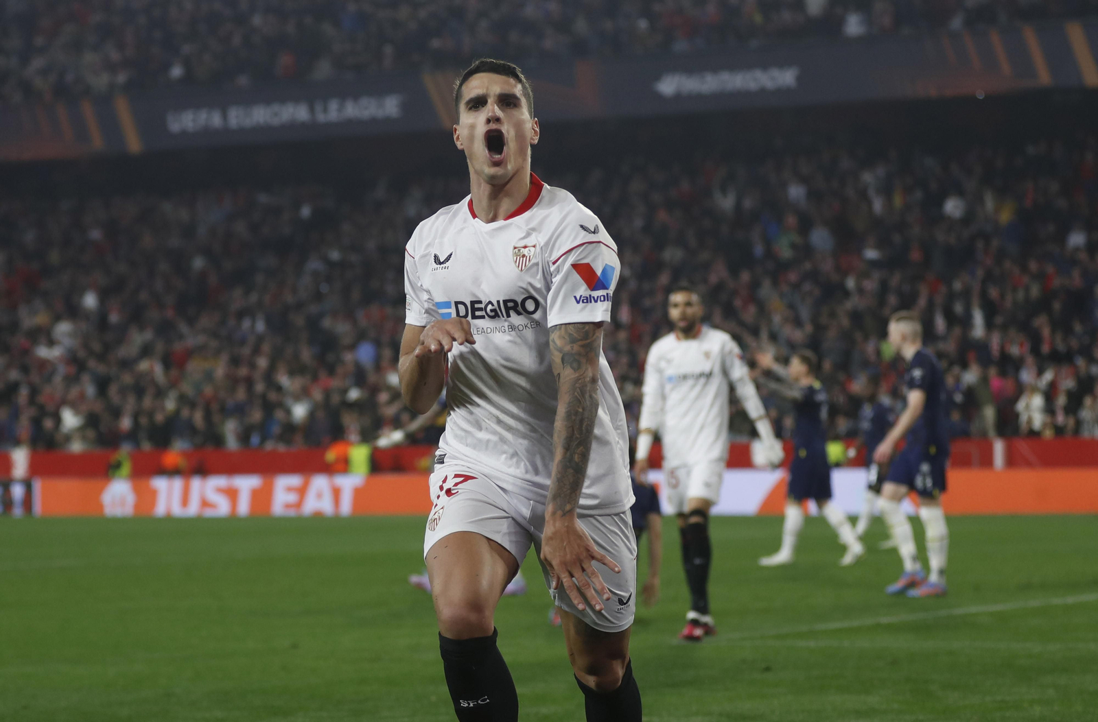Lamela celebra el 2-0, a pase de Rakitic, cuya recepción del balón fue revisada por el VAR.