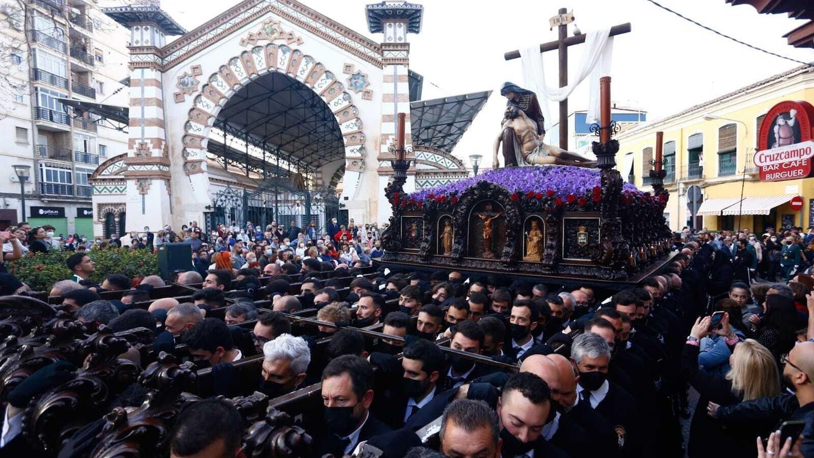 La Piedad pasa frente al mercado de Salamanca.