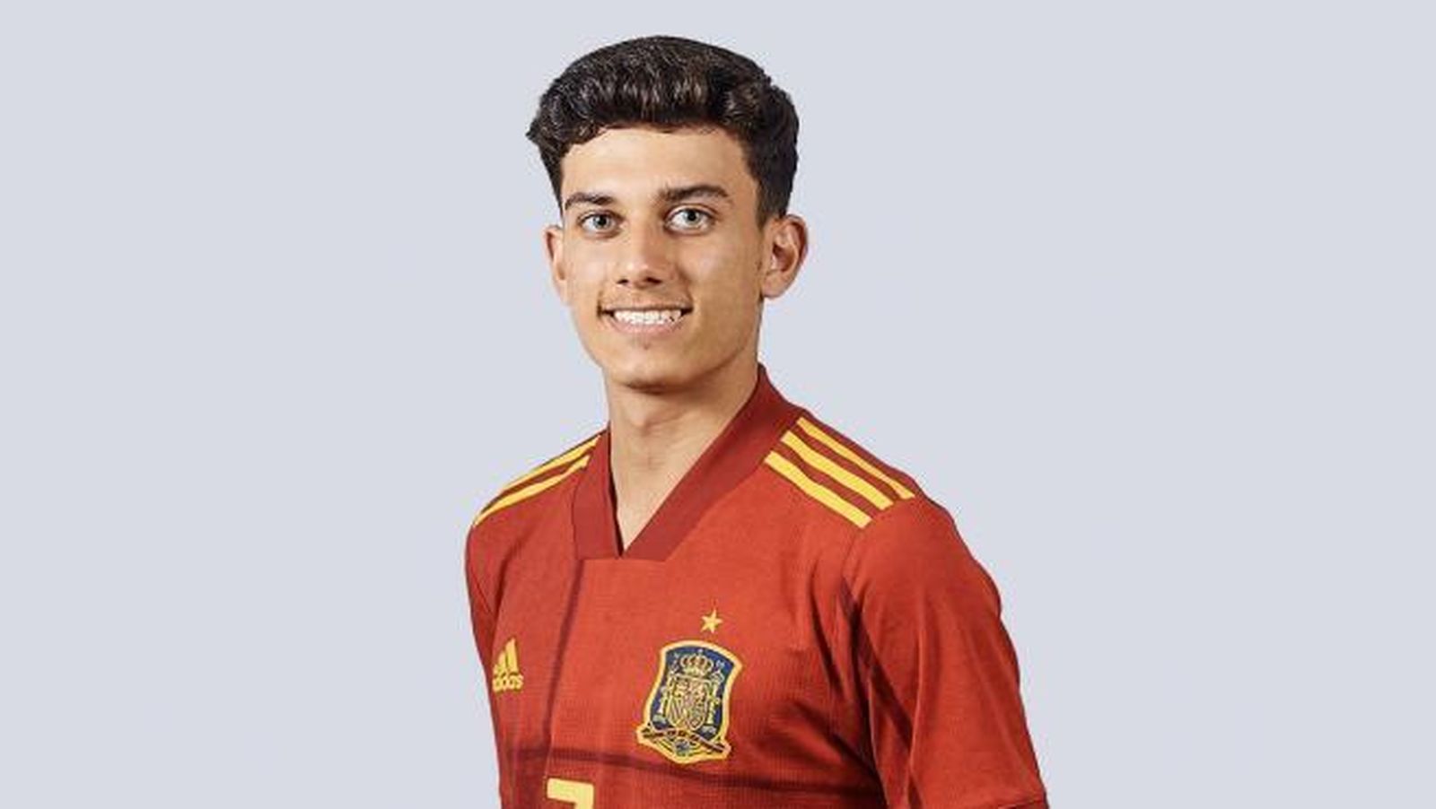 Retrato oficial de José Antonio Reyes López con la camiseta de la selección.