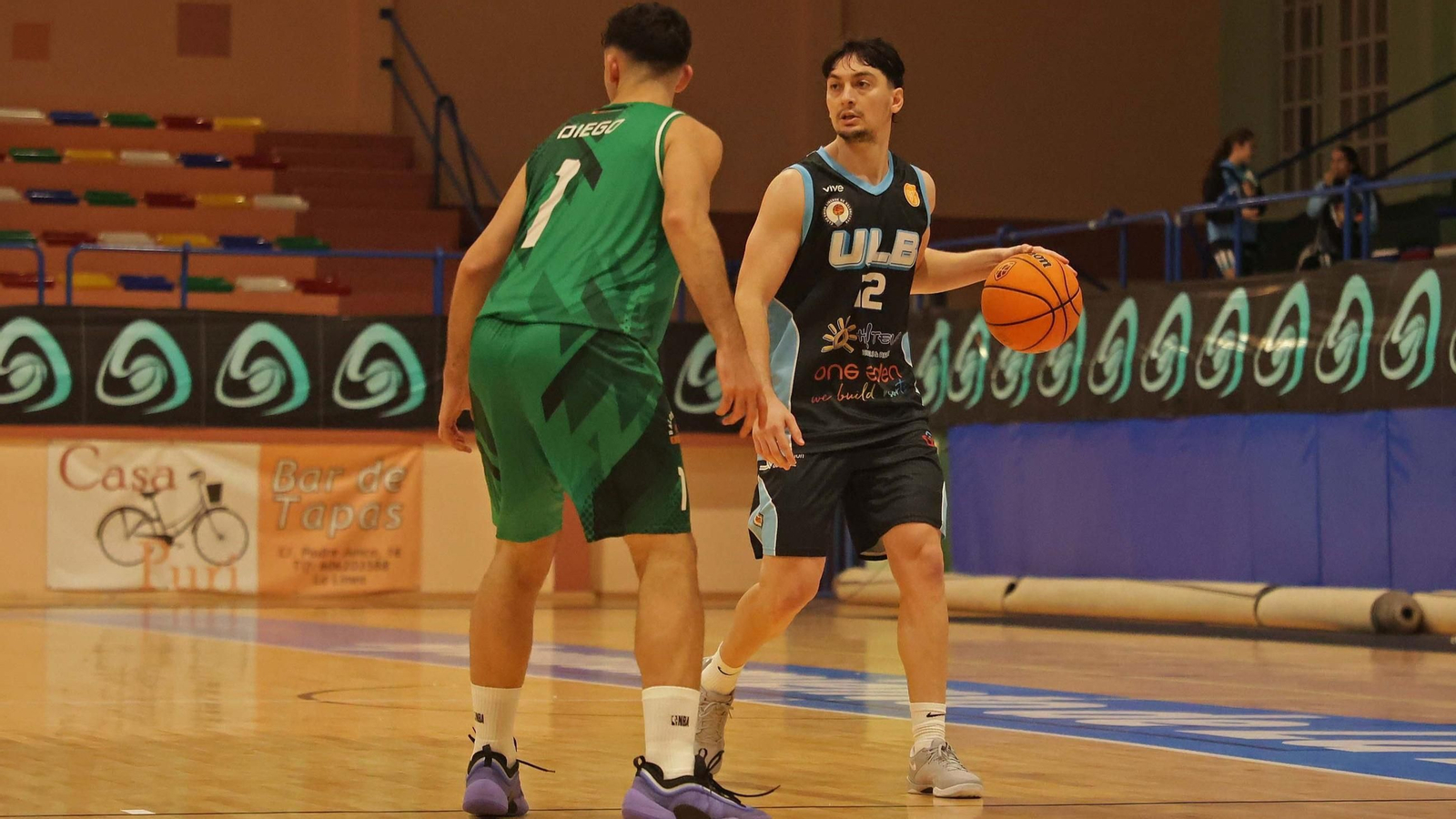 El gibraltareño Thomas Yome conduce un ataque de la ULB