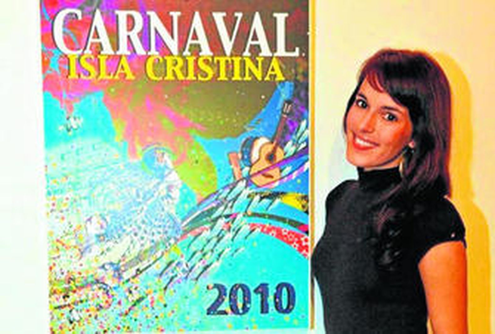 El cartel del carnaval de 2010 y su autora Fátima Arquez.