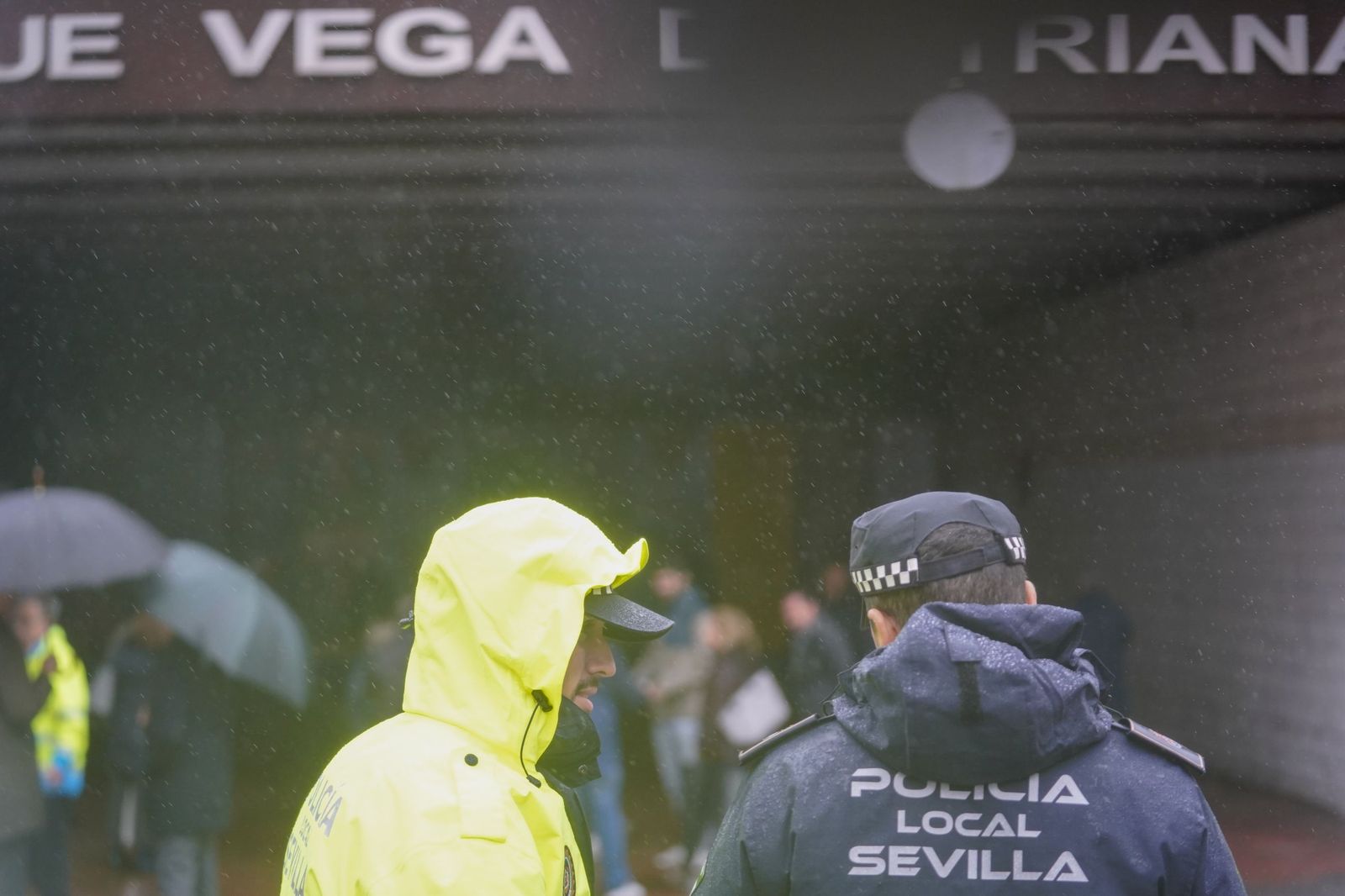 La intensa lluvia en Sevilla al paso de la Borrasca Leonardo en fotos