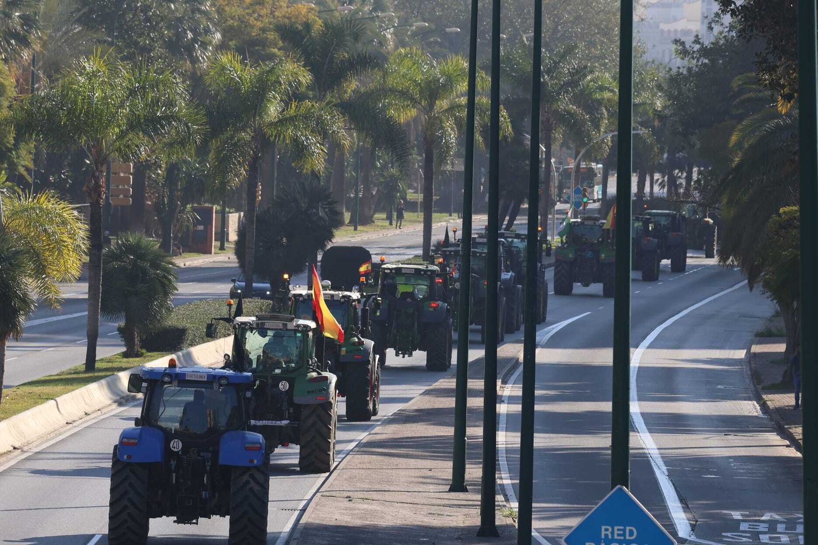 La entrada de los tractores en Málaga capital, en fotos
