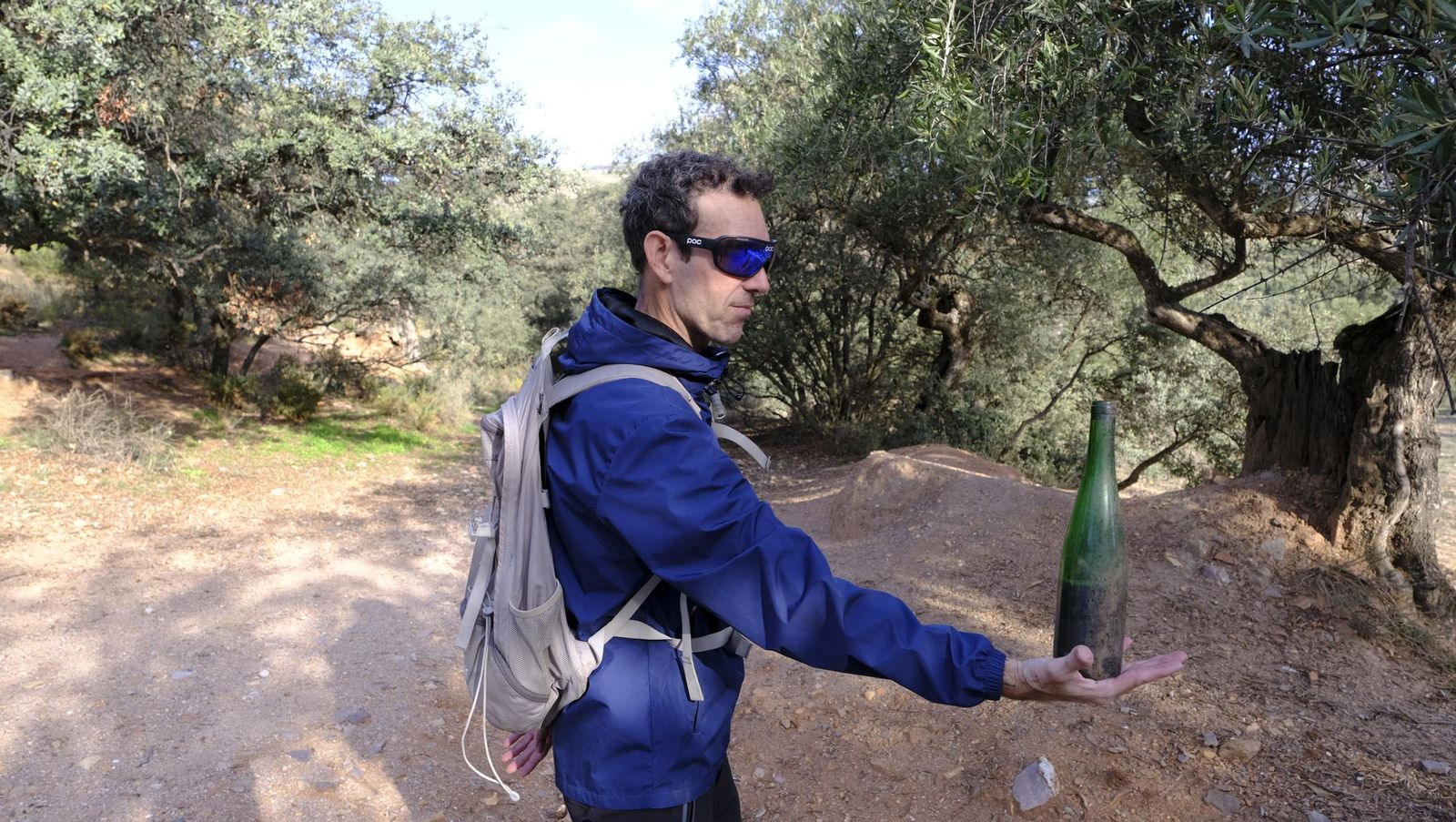 Limpieza y senderismo por la Alpujarra, en imágenes