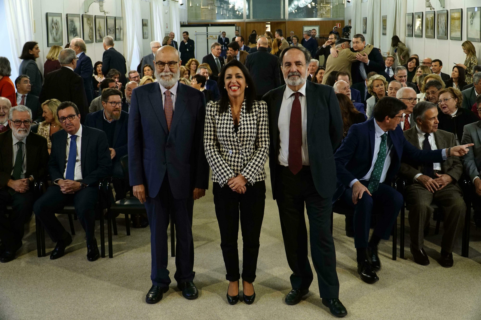 Marta Bosquet, flanqueada por Bernardo Bueno y Plácido Fernández-Viagas