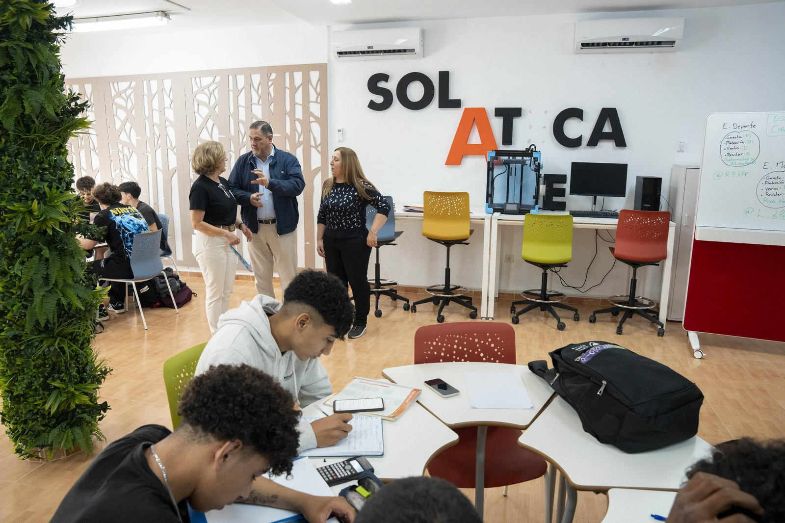 Visitamos el IES Sol de Portocarrero de La Cañada de San Urbano para ver las nuevas infraestructuras para FP en los centros educativos de la provincia de Almería, en imágenes