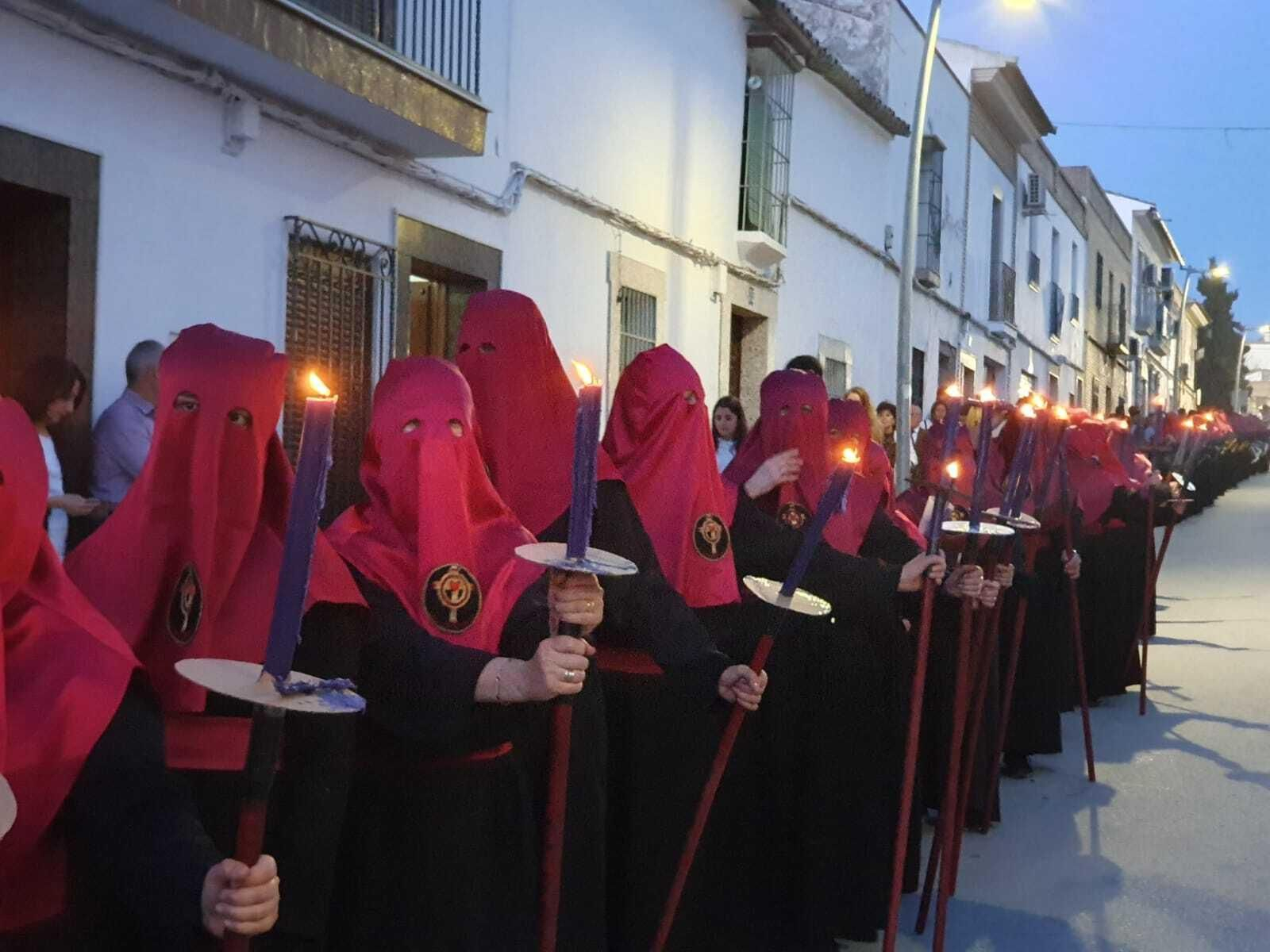 Martes Santo en Castro del Río: La procesión del Cristo de la Salud, en imágenes