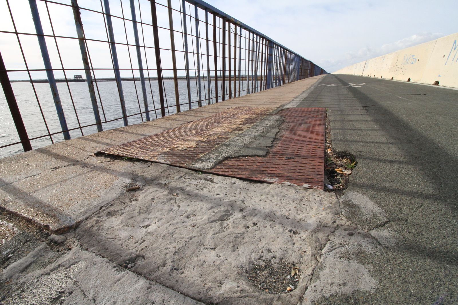 Imágenes del mal estado del puente Sifón.