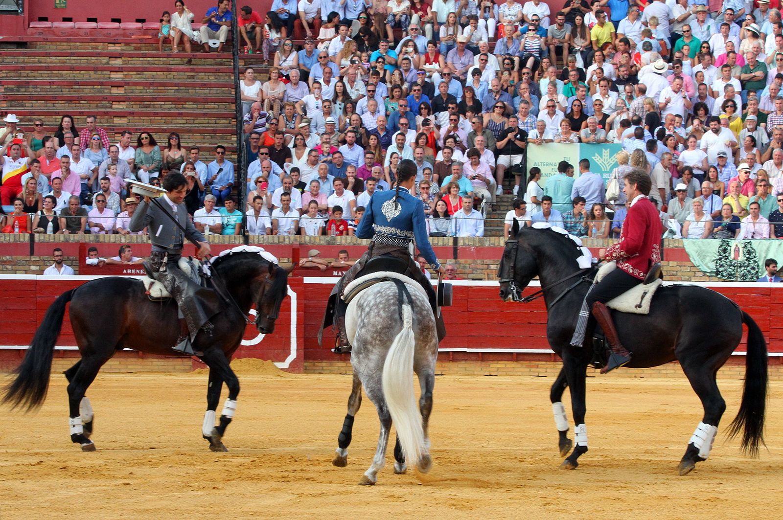 Imágenes de la corrida de rejones de Pablo Hermoso de Mendoza, Andrés Romero y Lea Vicens.