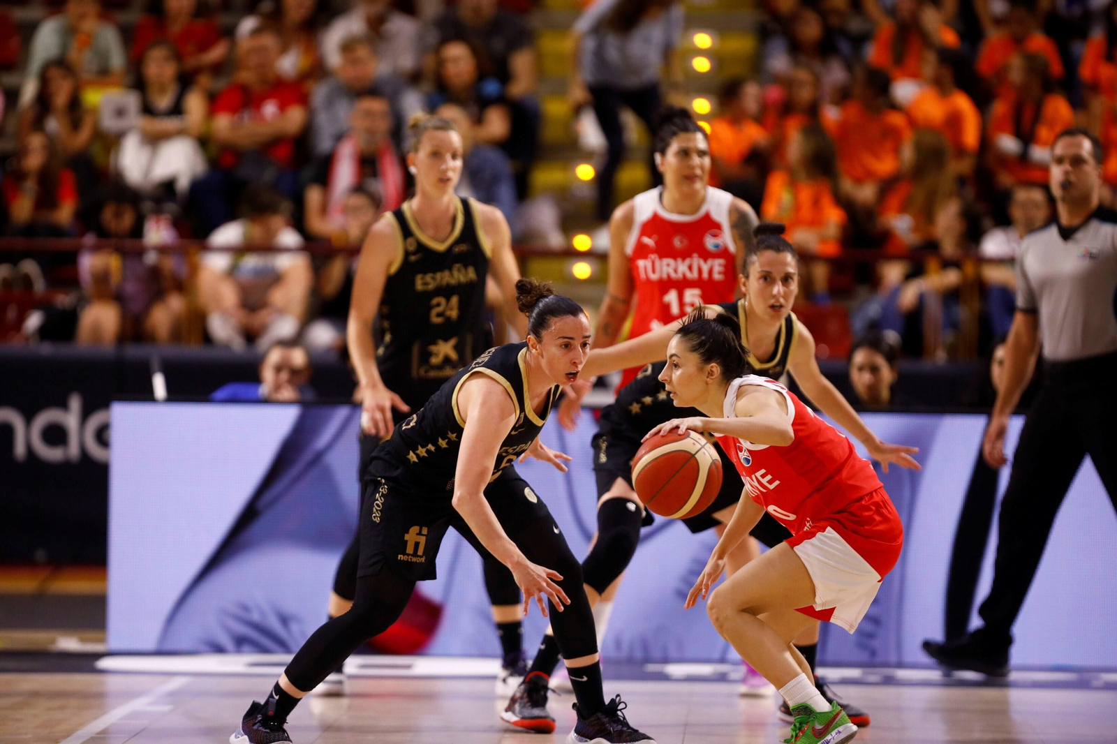 Las mejores fotos del triunfo de la selección española femenina de baloncesto sobre Turquía en Córdoba