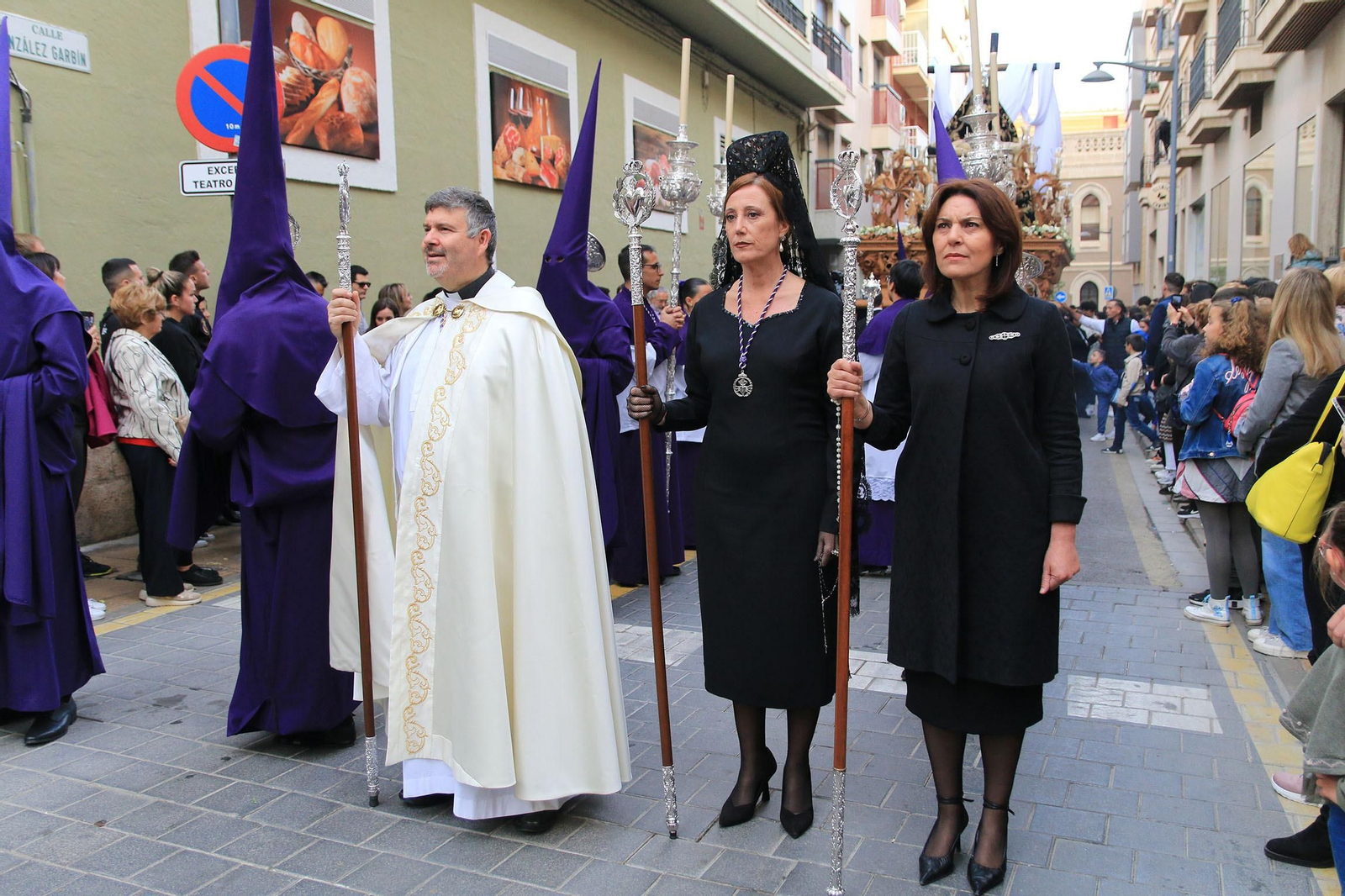 La procesión de Las Angustias, en imágenes