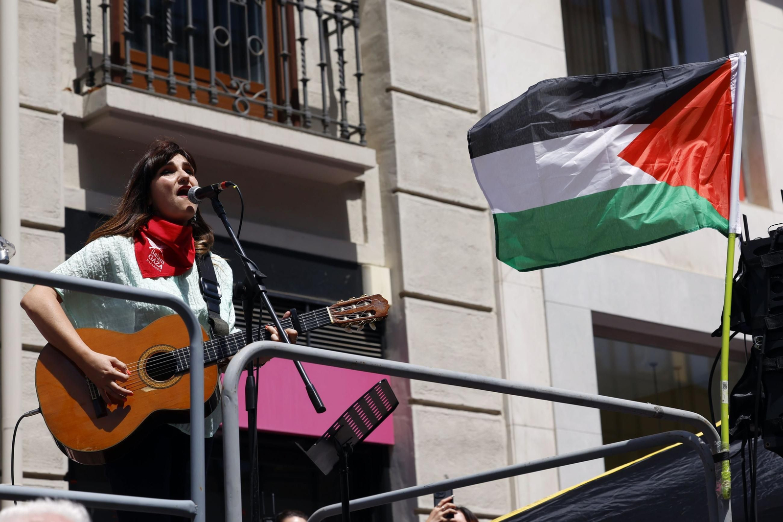 La cantante Rozalén, en un reciente homenaje a una víctima de los Sanfermines de 1978.