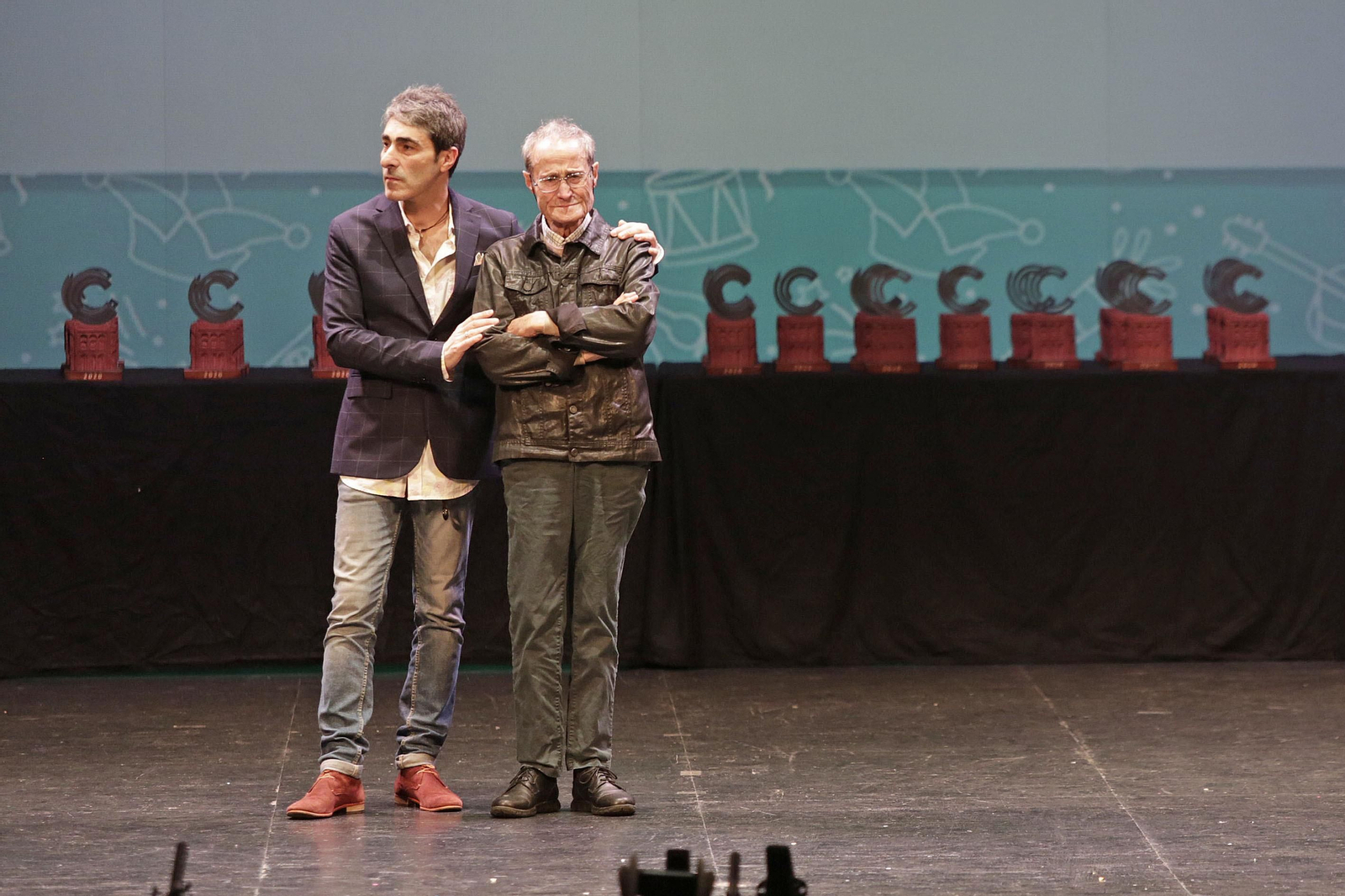 Imágenes de la entrega de los antifaces de oro en el Gran Teatro Falla