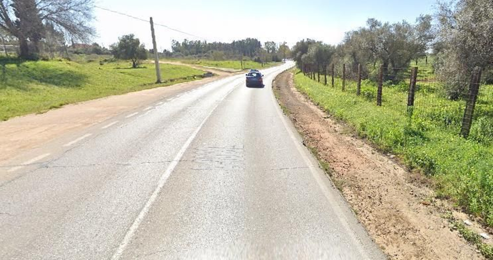 Un tramo de la carretera A-8032 donde tuvo lugar el accidente.