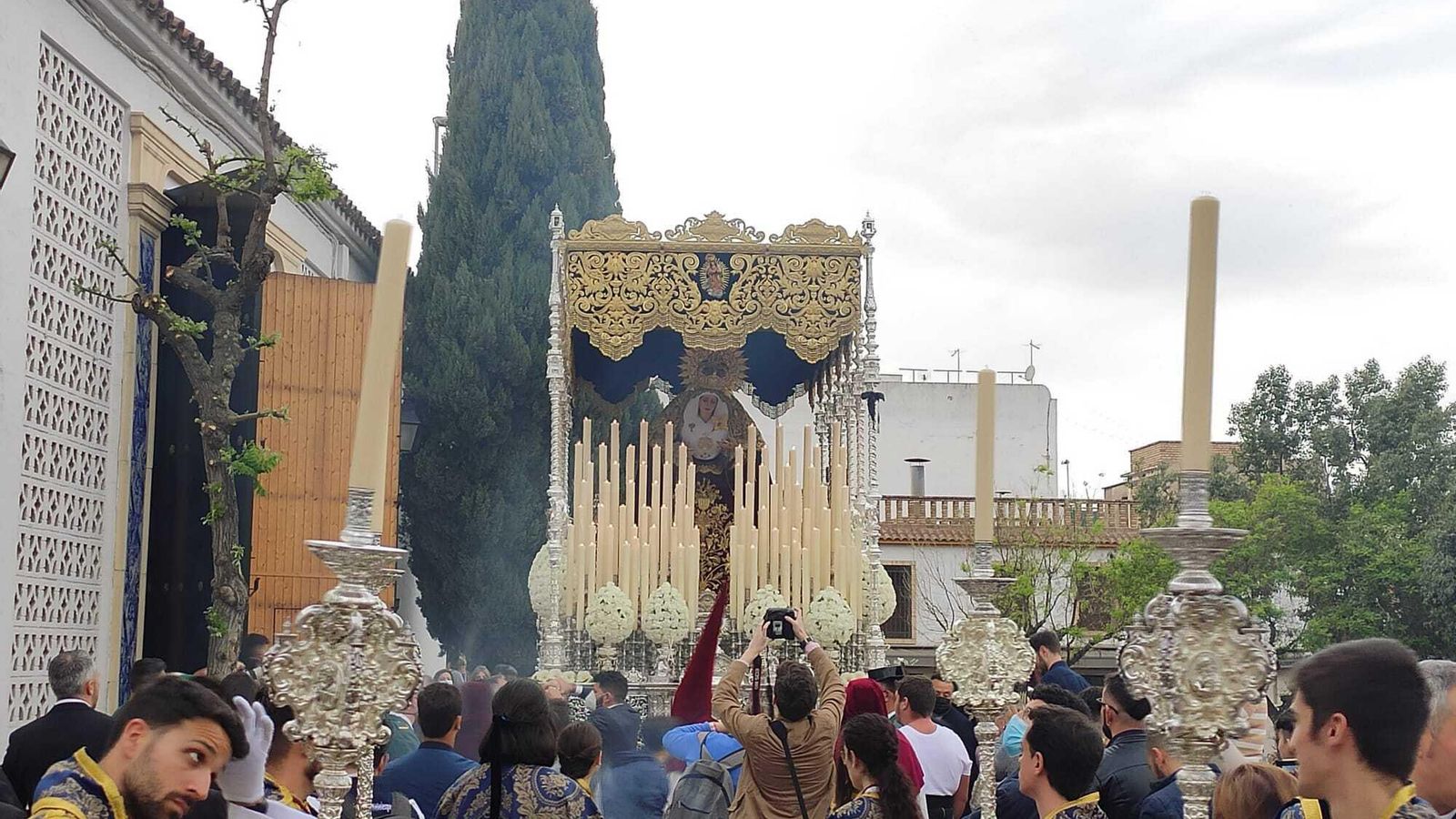 La Virgen del Dulce Nombre, a su salida.