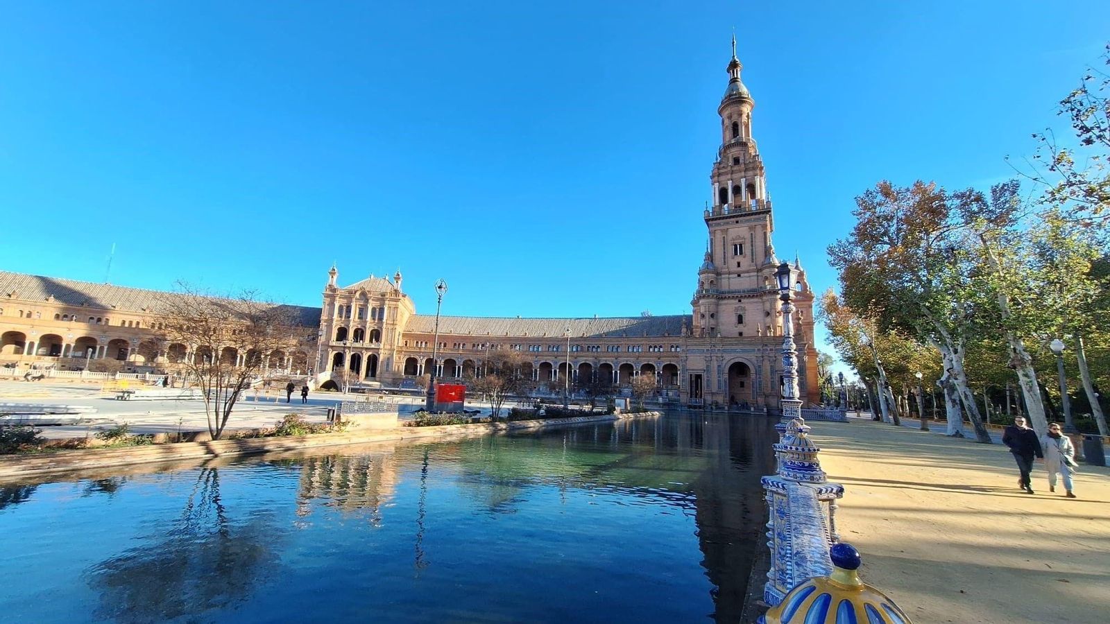 La ría de la Plaza de España.