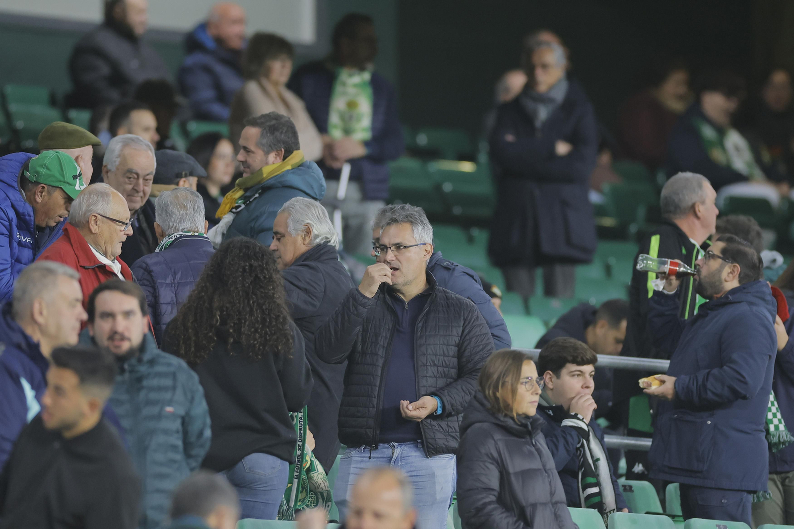 Búscate en las fotos del Betis-Girona